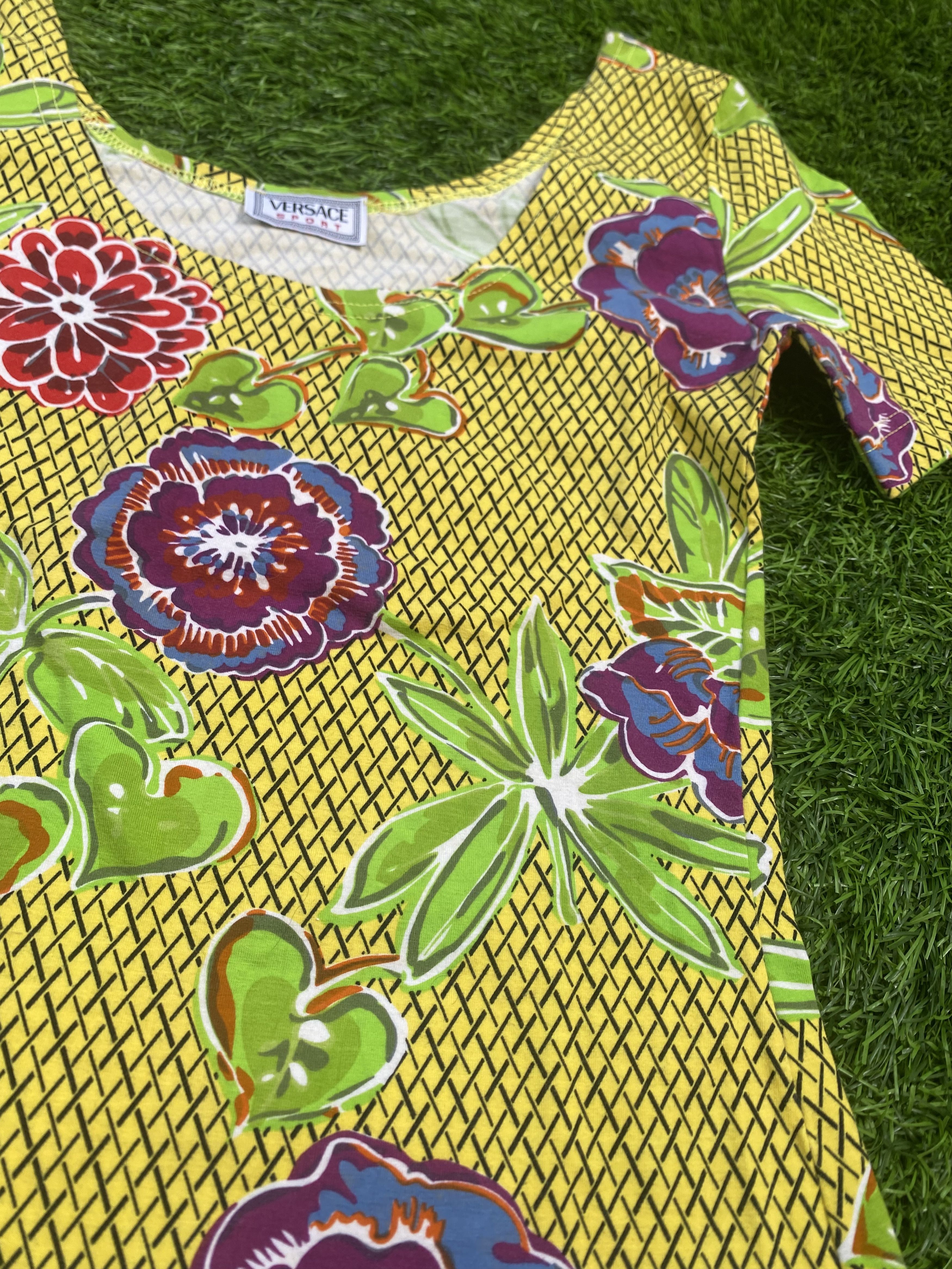 Versace Vintage Versace Summer Tshirt Woman Size S / US 4 / IT 40 - 3 Thumbnail