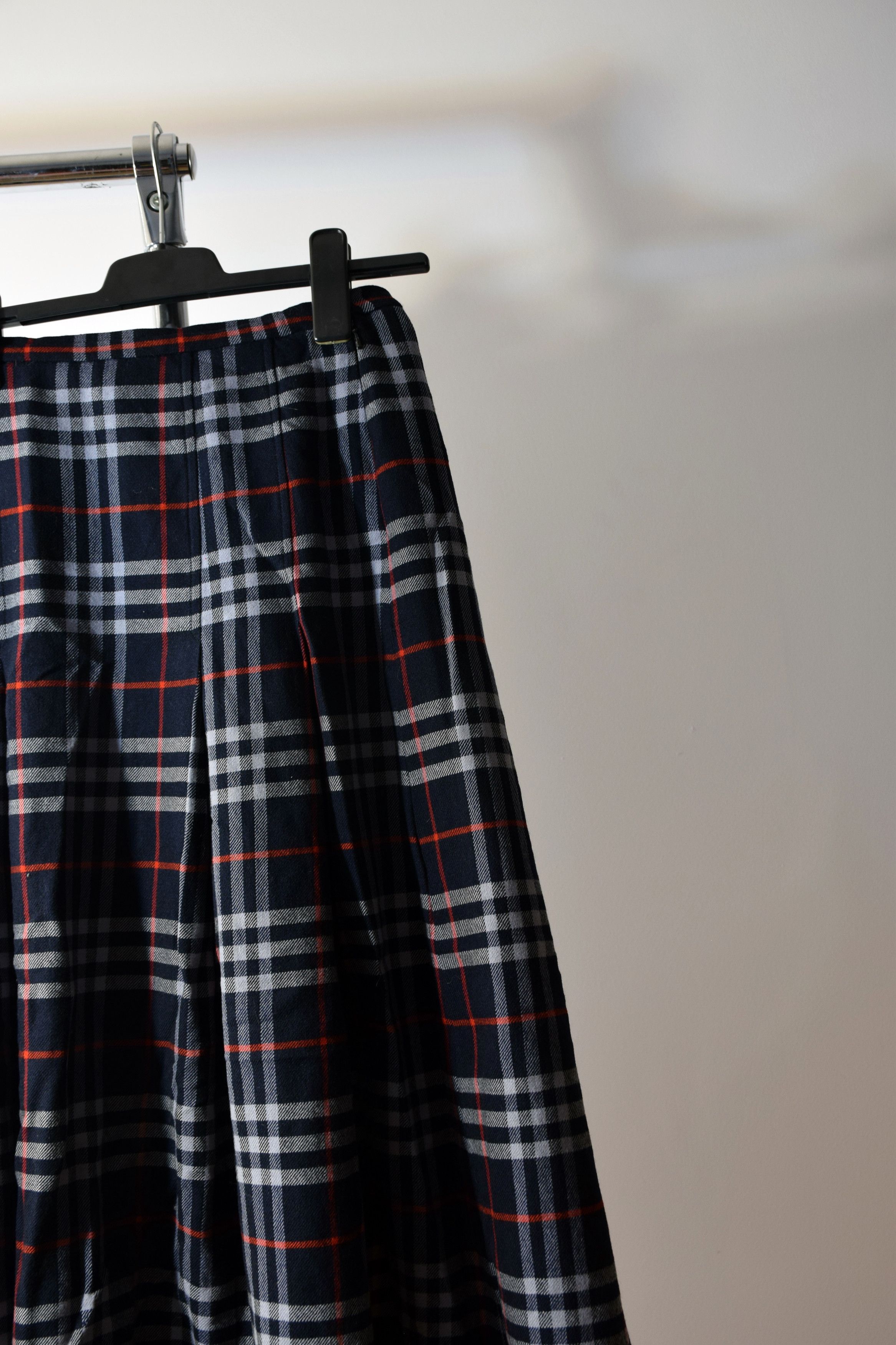 Burberry × Vintage 80s 90s Navy Nova Check Vintage Extra Long Burberrys Skirt Size 27" / US 4 / IT 40 - 7 Thumbnail