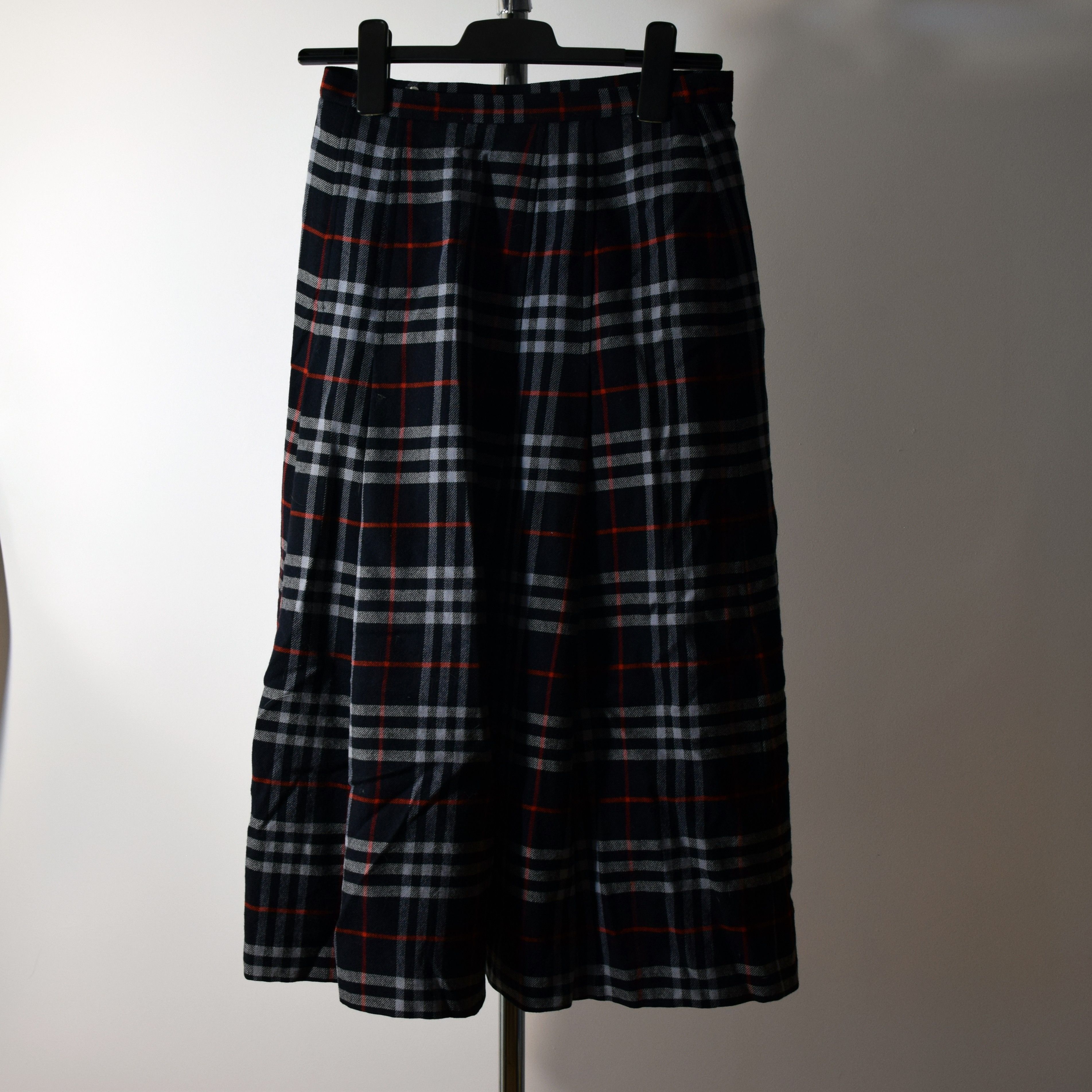 Burberry × Vintage 80s 90s Navy Nova Check Vintage Extra Long Burberrys Skirt Size 27" / US 4 / IT 40 - 1 Thumbnail