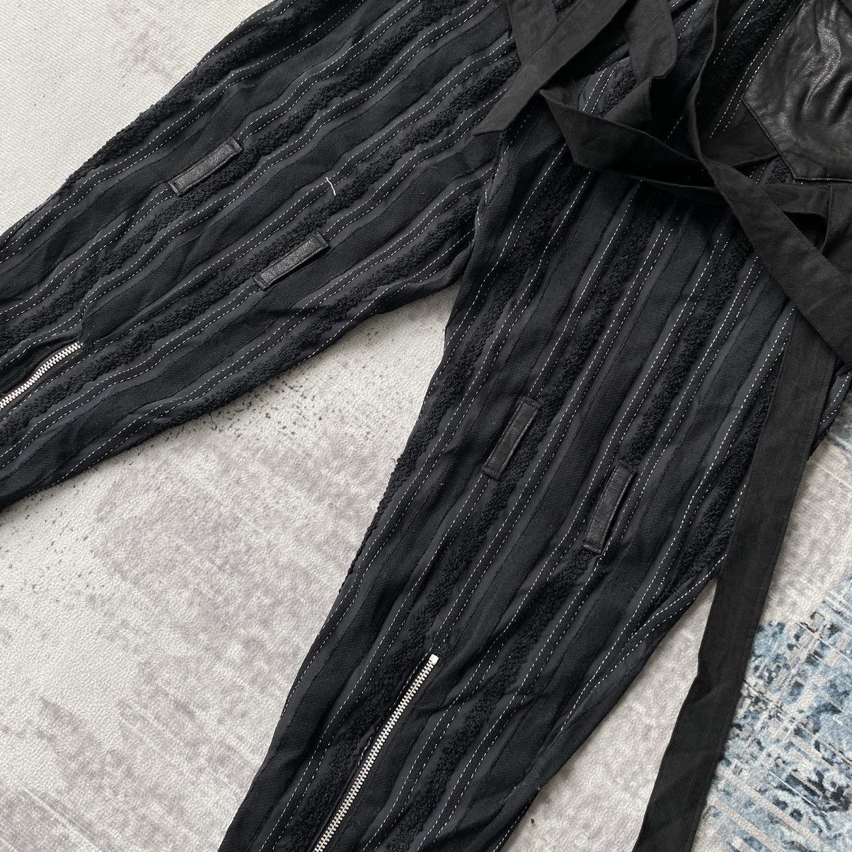 20471120 × KMRii × Le Grande Bleu (L.G.B.) Ambivalent Autumn Winter 2013-2014 Bondage Cropped Pants Size US 28 / EU 44 - 3 Thumbnail
