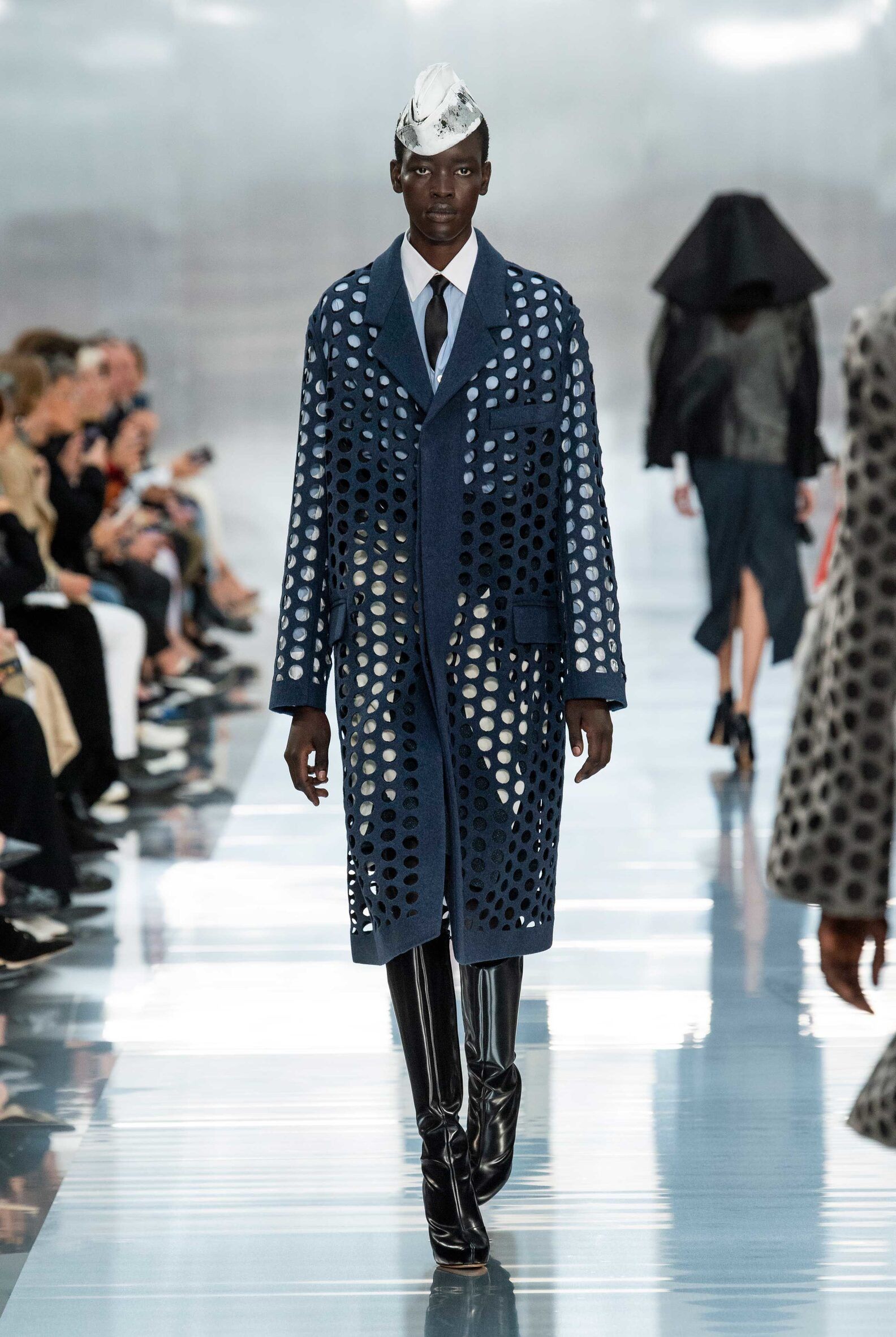 Maison Margiela New — SS20 Coat with Punched Holes Size US S / EU 44-46 / 1 - 7 Thumbnail