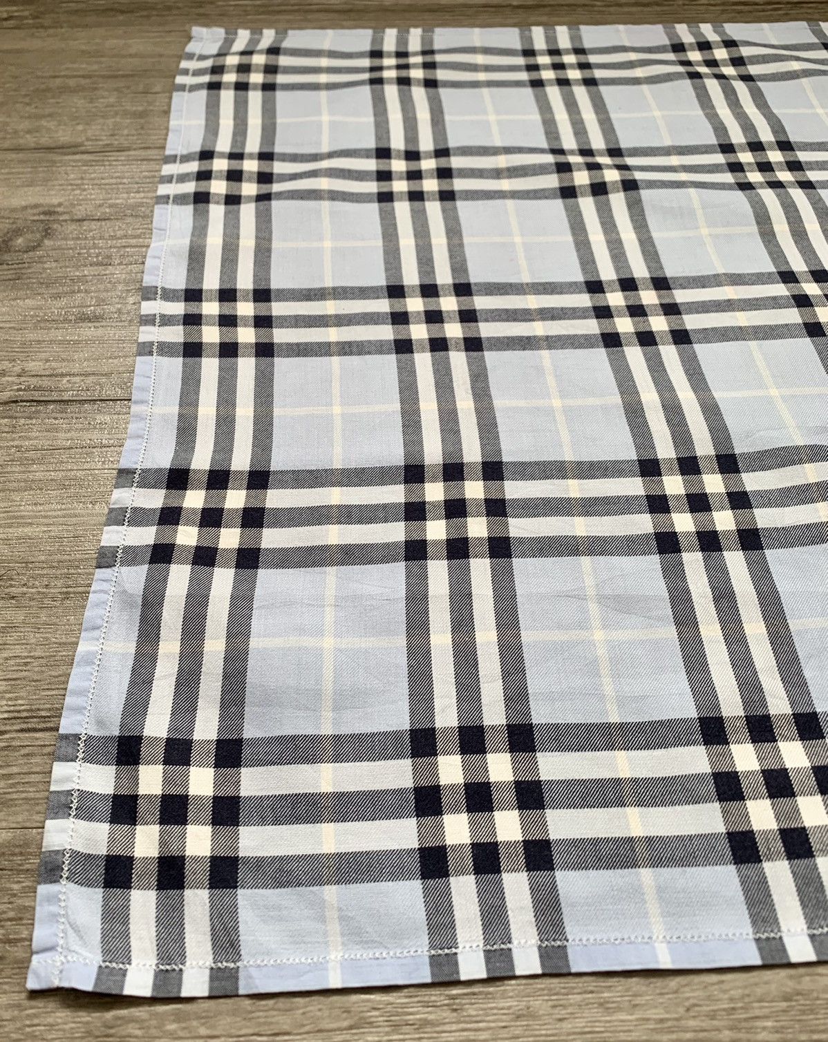 Burberry Burberry Handkerchief/Neckerchief/Bandana Size ONE SIZE - 5 Thumbnail
