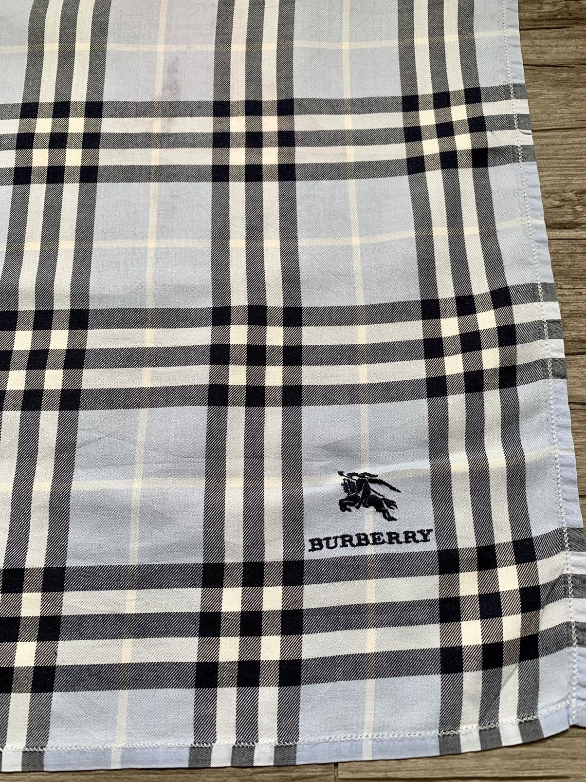 Burberry Burberry Handkerchief/Neckerchief/Bandana Size ONE SIZE - 2 Thumbnail