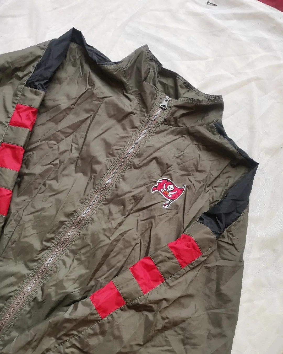 TAMPA BACCUNEERS NFL TEAM WINDBREAKER
