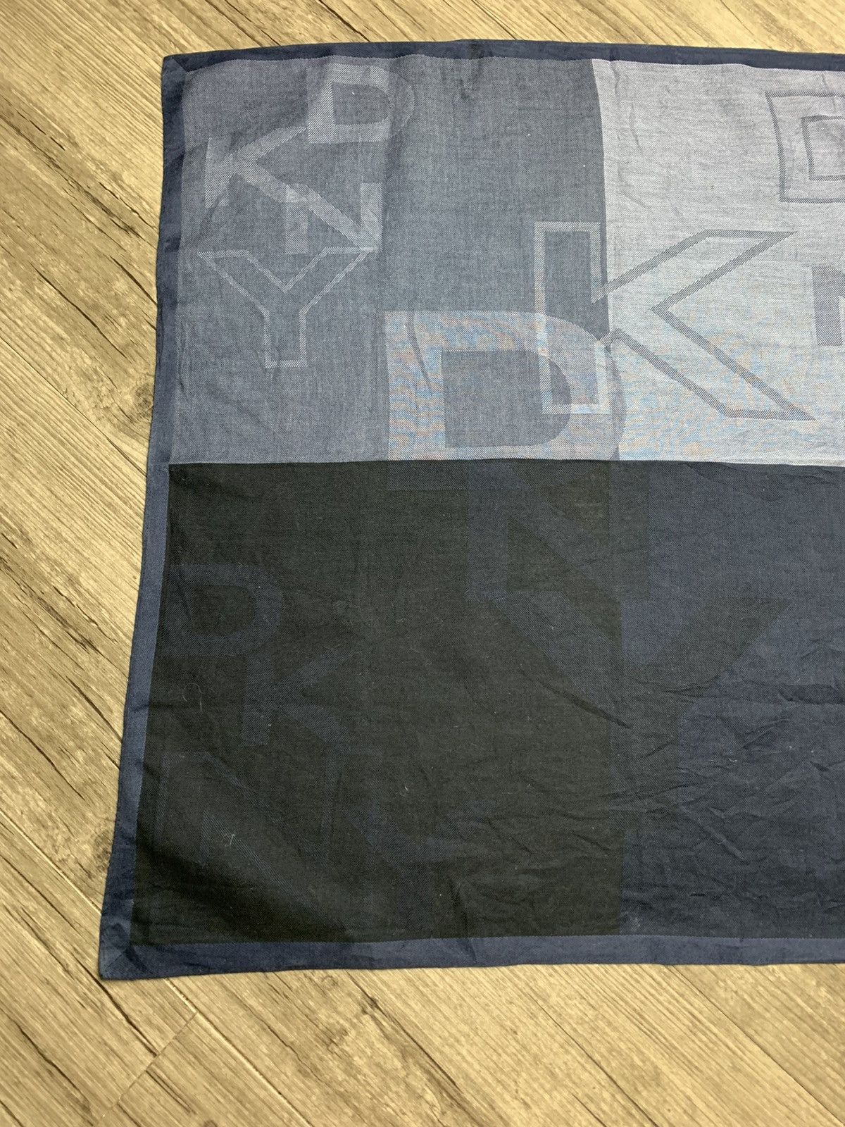 DKNY DKNY Handkerchief / Neckerchief / Bandana Size ONE SIZE - 4 Thumbnail