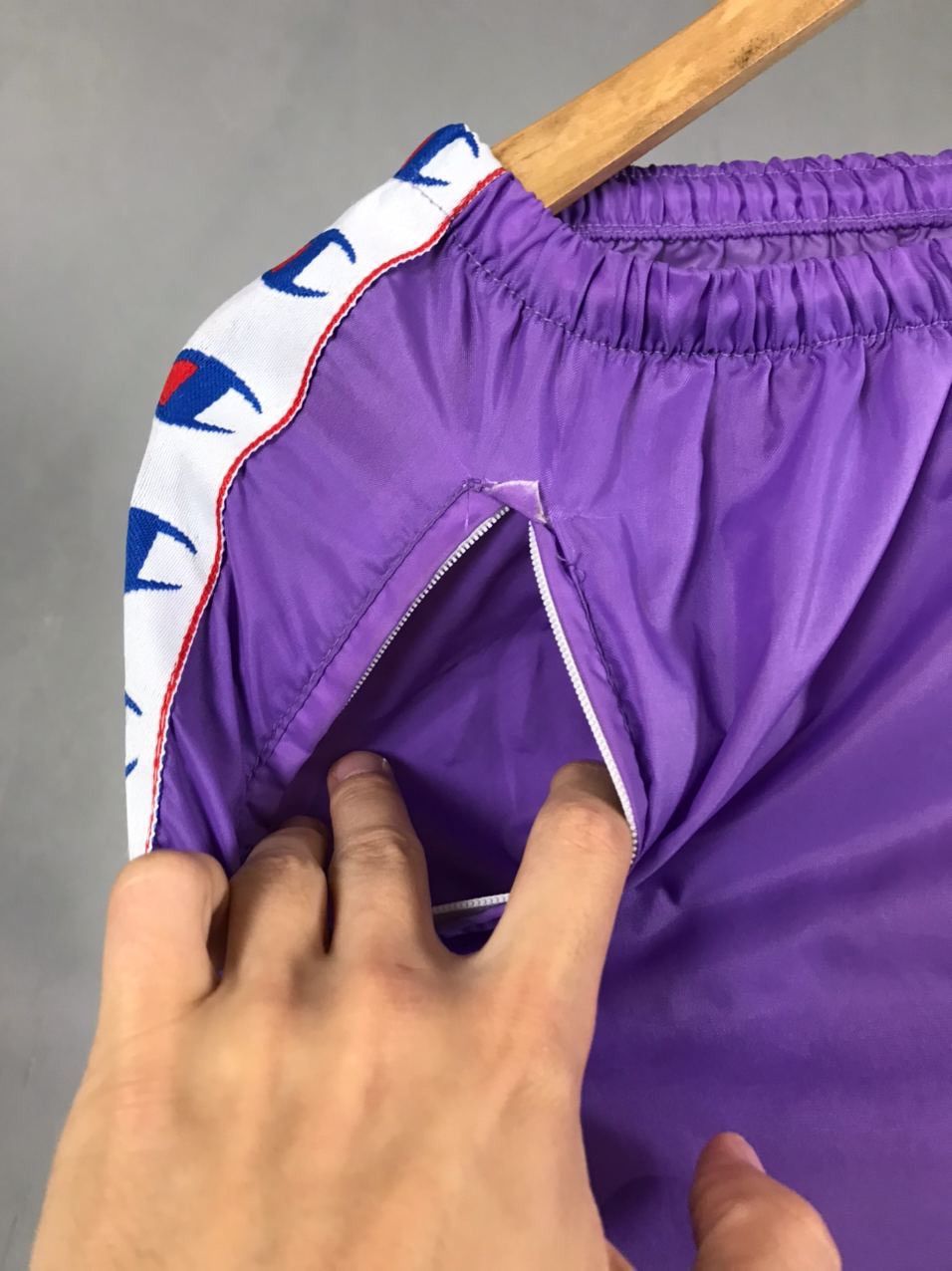 Champion Champion vintage lampas streetwear sweatpants Size US 30 / EU 46 - 5 Thumbnail