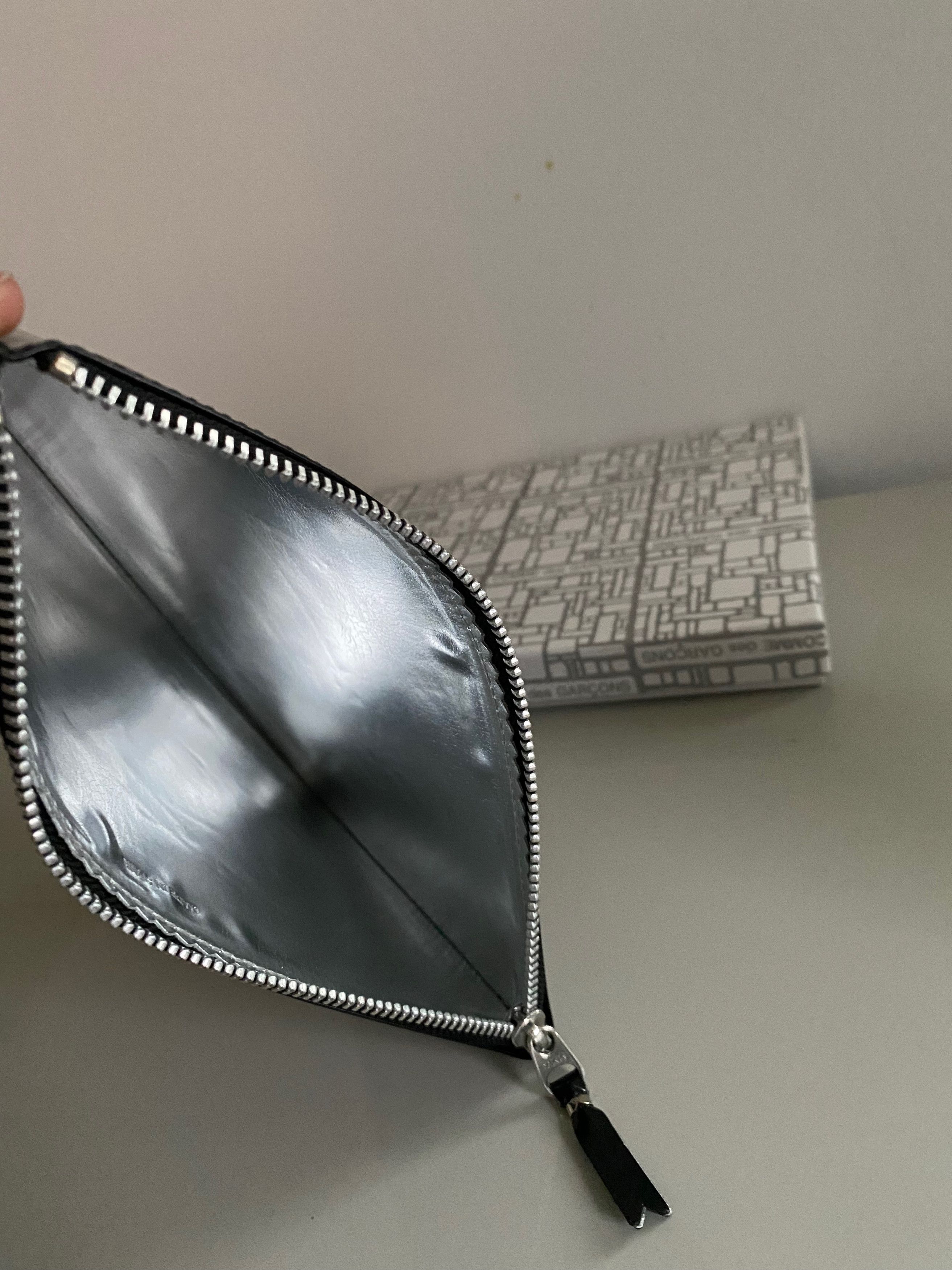 Comme des Garcons New CDG Wallet Mirror Inside Large Zip Pouch (SA5100MI) Size ONE SIZE - 7 Thumbnail