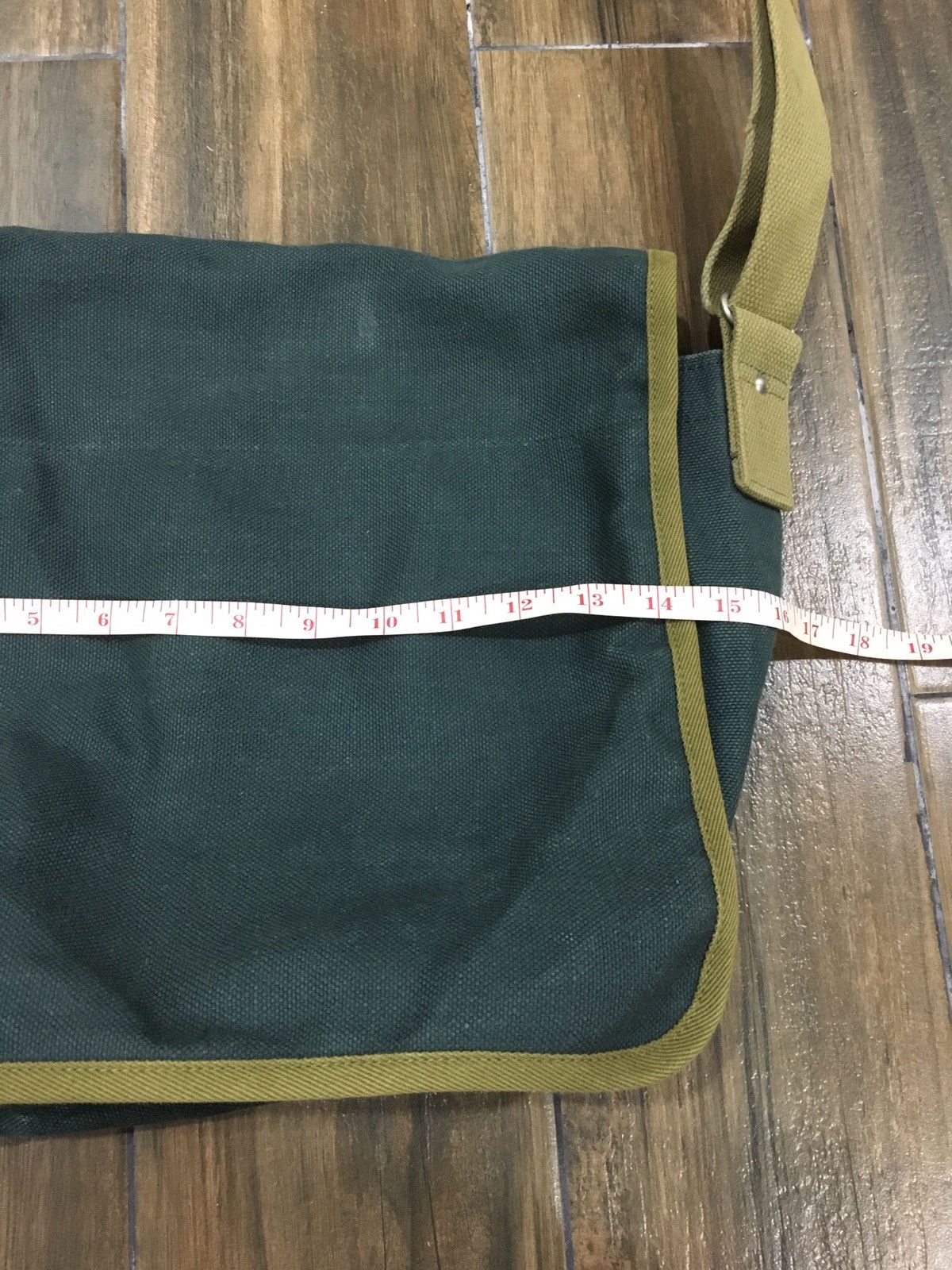 Duck Canvas Messenger Bag