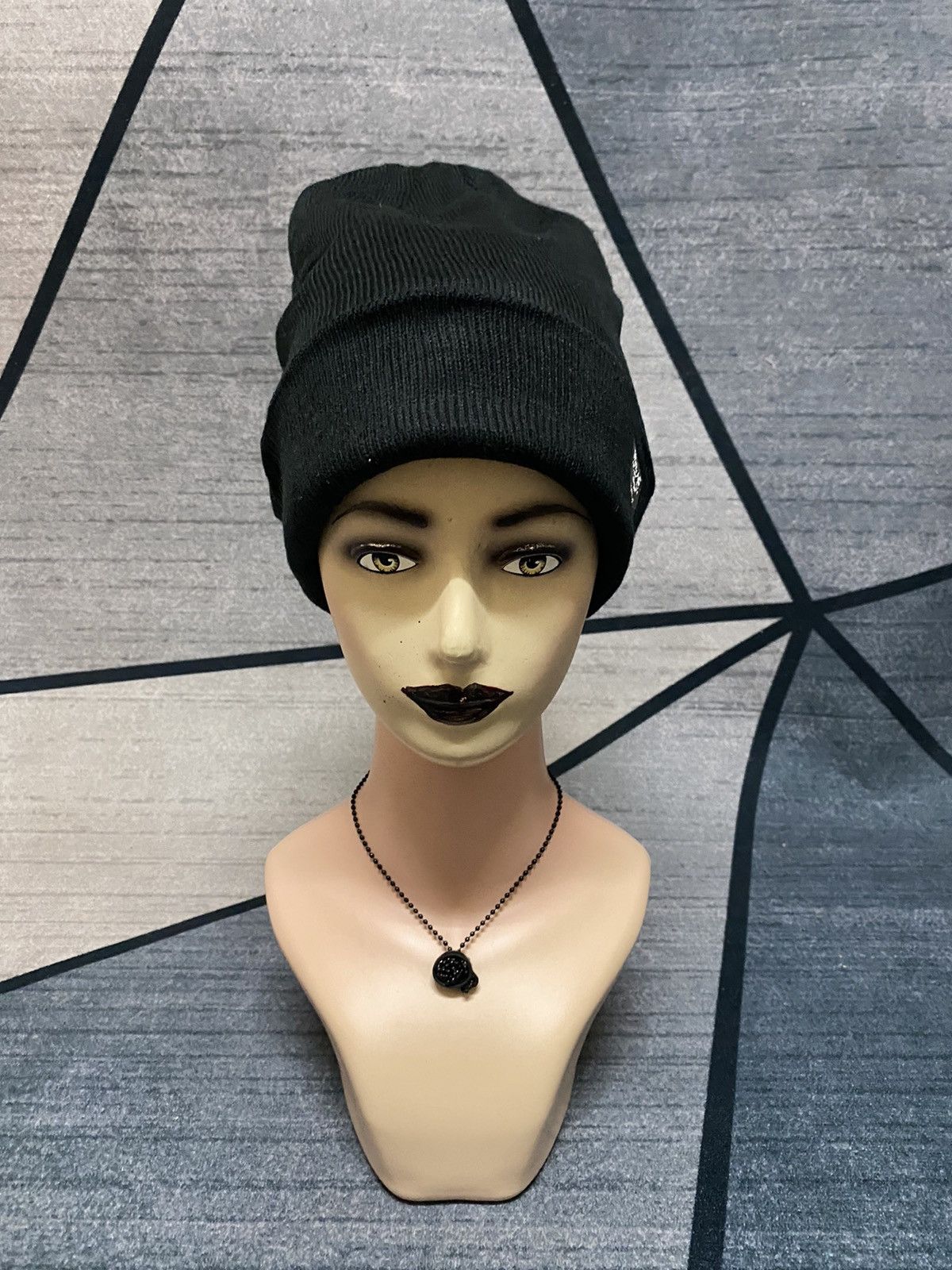 Japanese Brand Thinsulate Insulation 40gram Patches Black Beanie Hat Size ONE SIZE - 2 Thumbnail