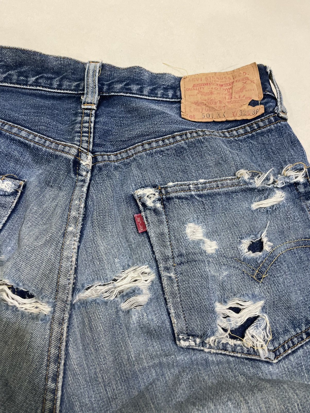 Levi's VINTAGE SELVEDGE LEVI’S 501 BIG E” Distressed USA Made Size US 31 - 7 Thumbnail