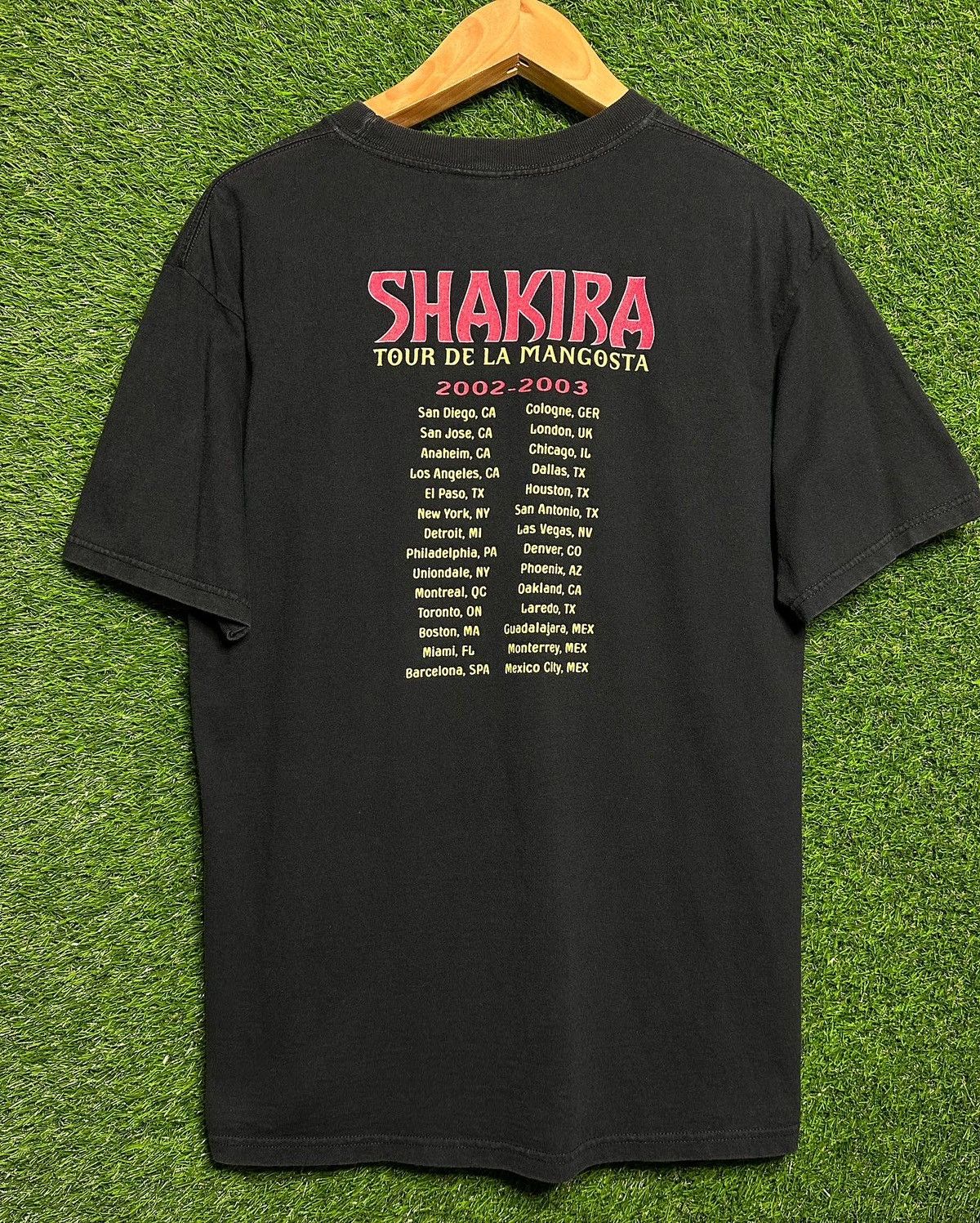 Vintage Shakira 02-03 Tour De La Mangosta deals T-Shirt Size Medium Double Sided Pop