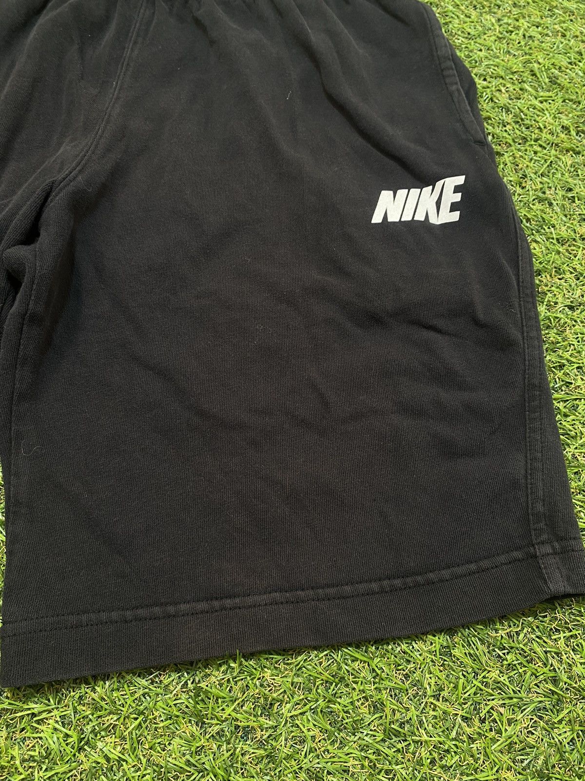 Nike Vintage Nike shorts Sun faded streetwear swoosh Y2k size M Size US 32 / EU 48 - 3 Thumbnail