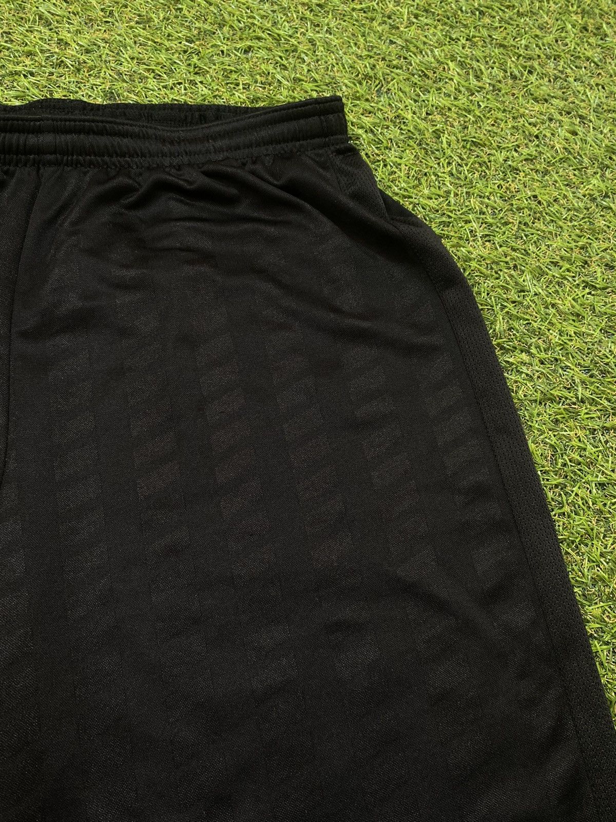 Nike Vintage Nike shorts streetwear swoosh casual y2k size M Size US 32 / EU 48 - 2 Thumbnail