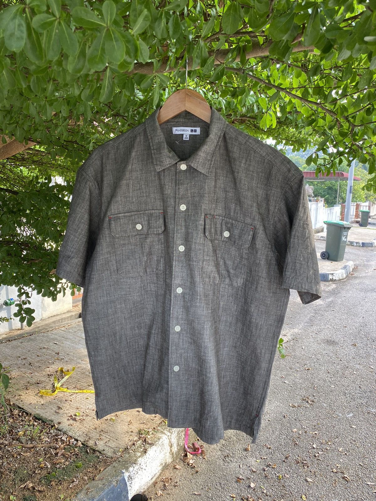 image of J W Anderson x Uniqlo J W Andersson × Uniglo Shirt Short Sleeve Chambray in Grey (Size Medium)