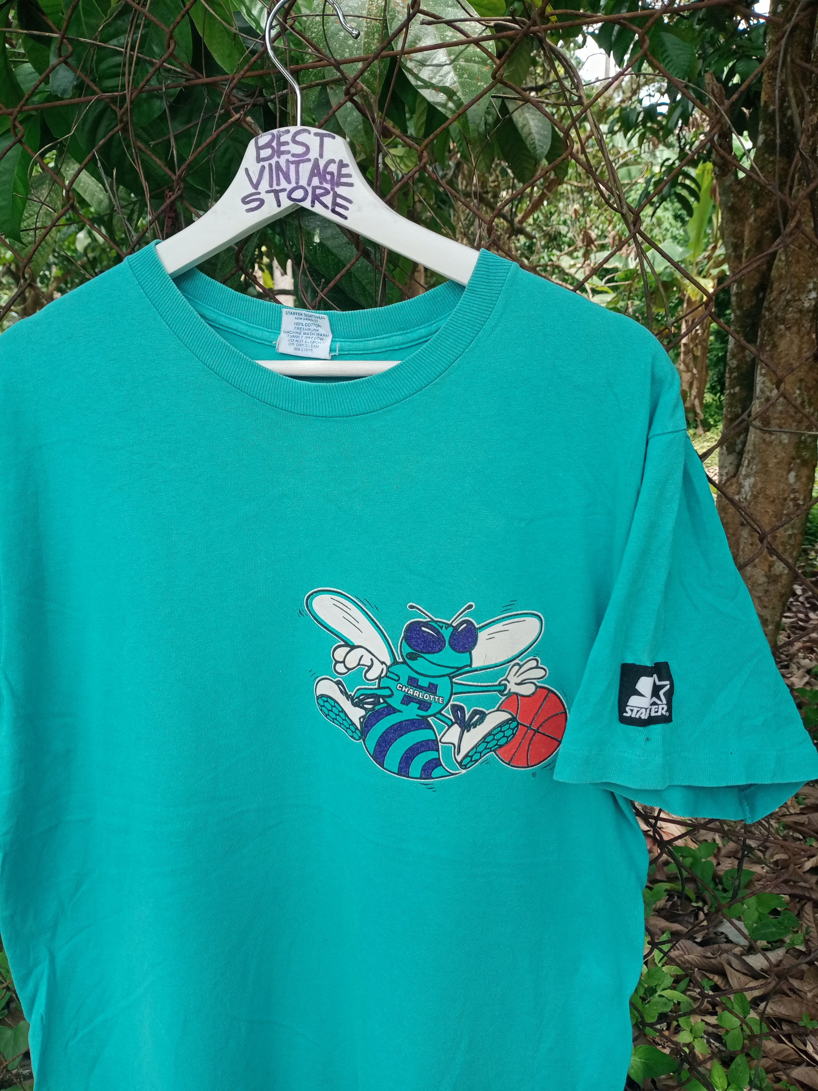 NBA Vintage Charlotte Hornets T Shirt Size Medium 90s NBA Size US M / EU 48-50 / 2 - 2 Thumbnail