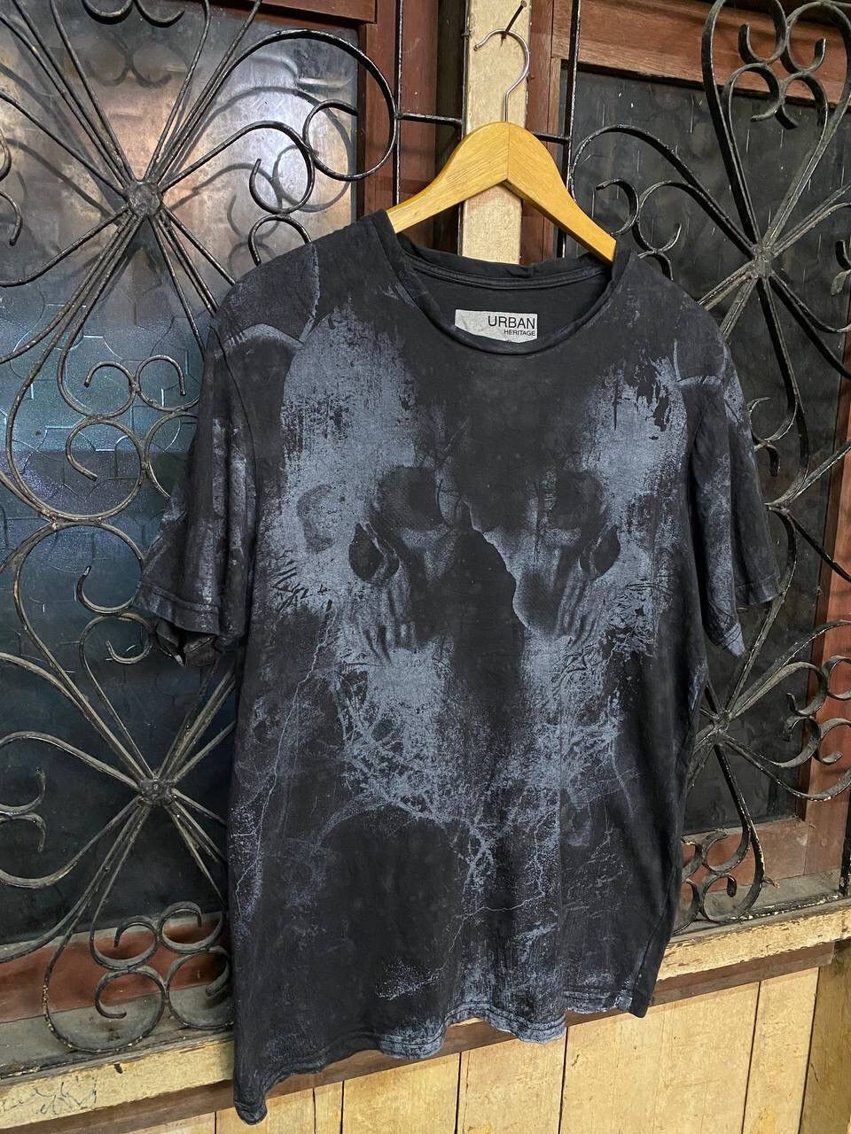 Urban Heritage SKULL TIE DYE TSHIRT BY URBAN HERITAGE Size US L / EU 52-54 / 3 - 4 Thumbnail