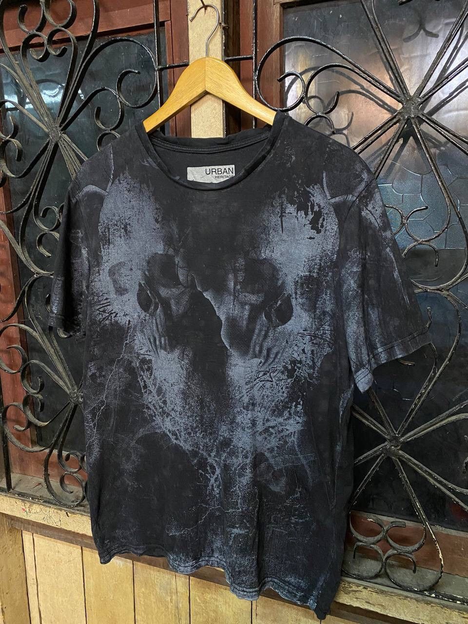 Urban Heritage SKULL TIE DYE TSHIRT BY URBAN HERITAGE Size US L / EU 52-54 / 3 - 5 Thumbnail