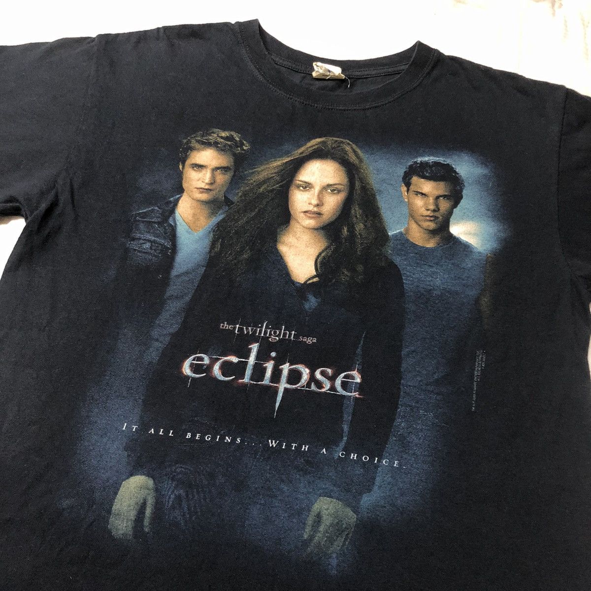 Band Tees Vintage 2010 Twilight Eclipse Movie T Shirt Size US M / EU 48-50 / 2 - 1 Thumbnail