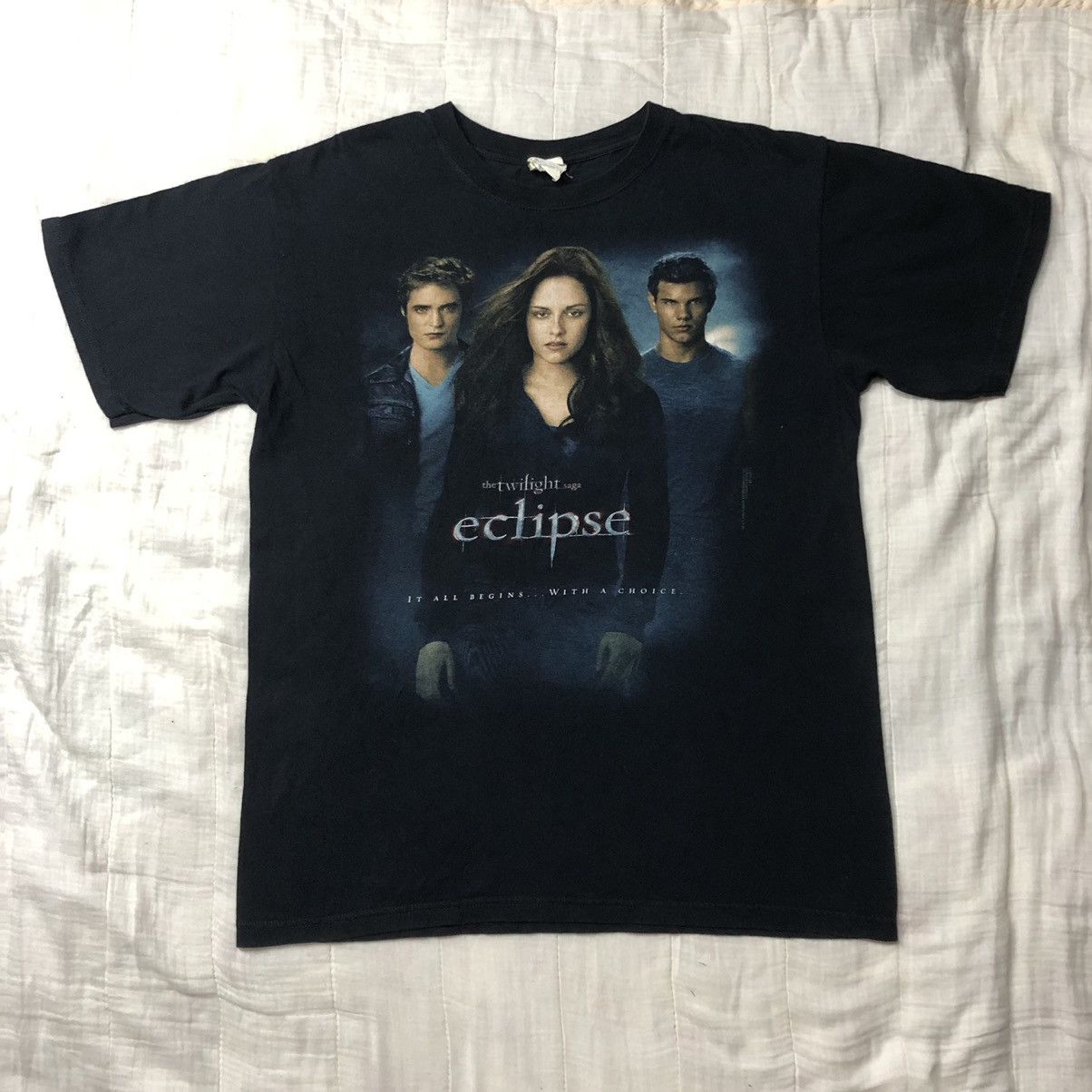 Band Tees Vintage 2010 Twilight Eclipse Movie T Shirt Size US M / EU 48-50 / 2 - 2 Thumbnail