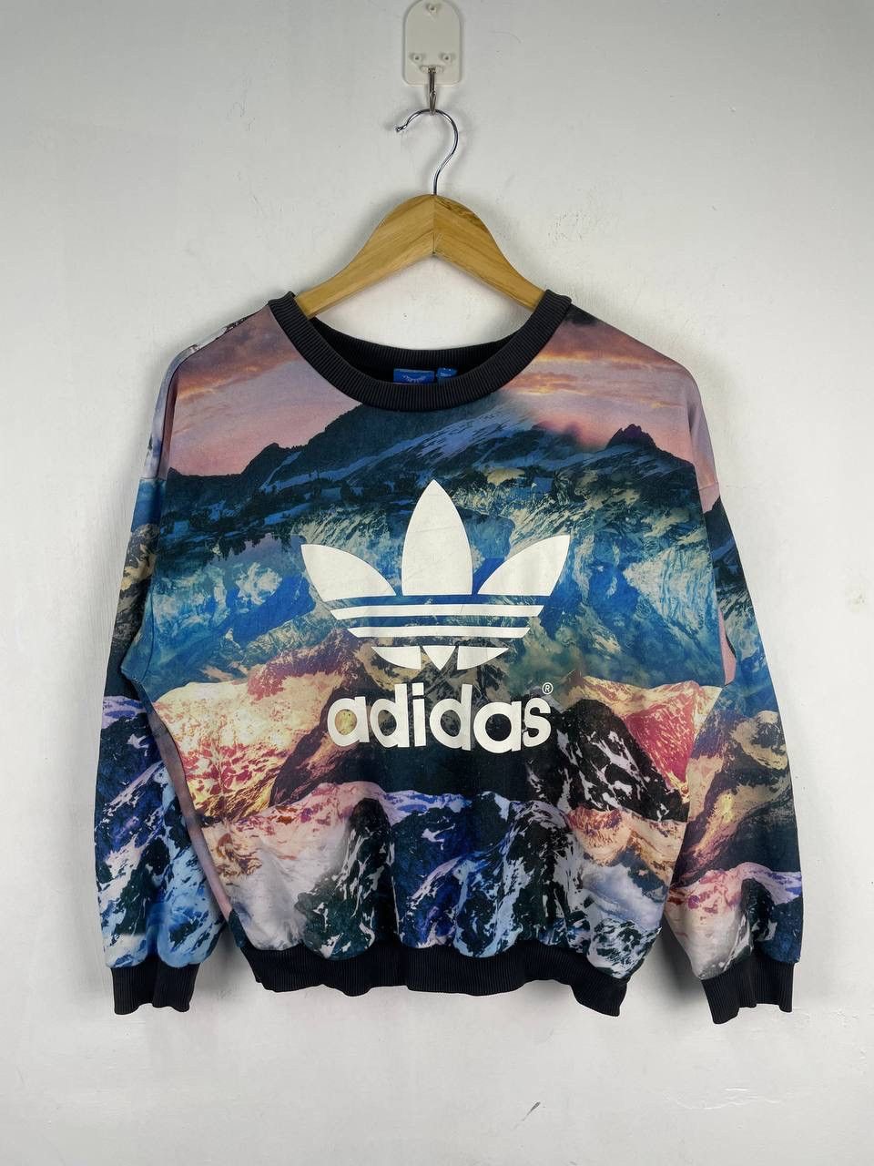 Adidas Adidas Mountain Boxy Sweatshirt Pullover Sweater Size M / US 6-8 / IT 42-44 - 1 Thumbnail