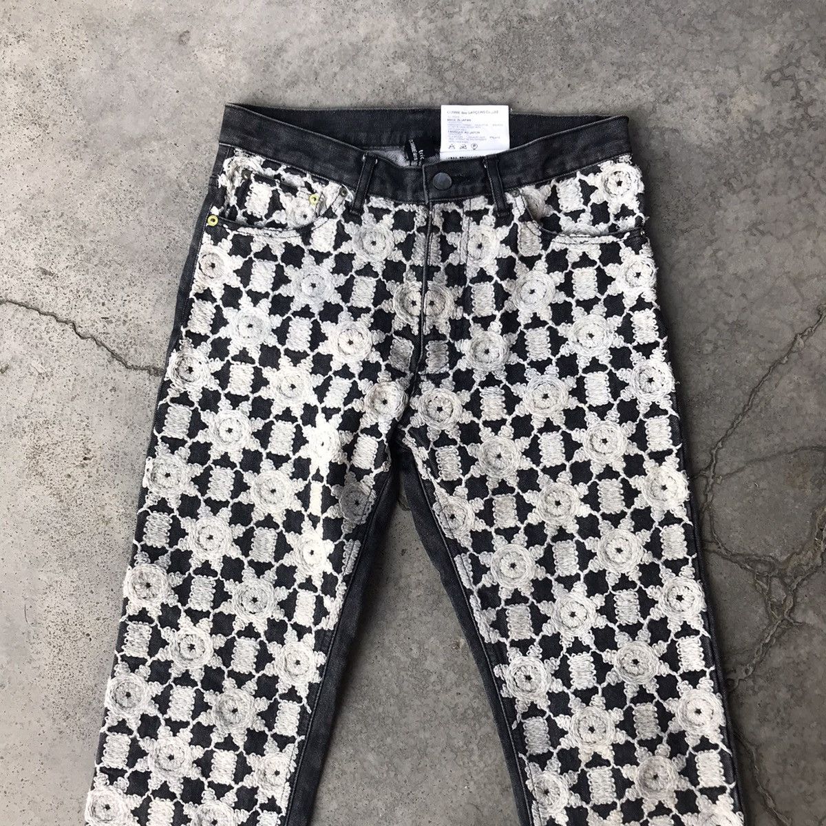 Comme des Garcons AD 2001 CDG Tricots Flower Knit Embroided Jeans Size US 28 / EU 44 - 2 Thumbnail