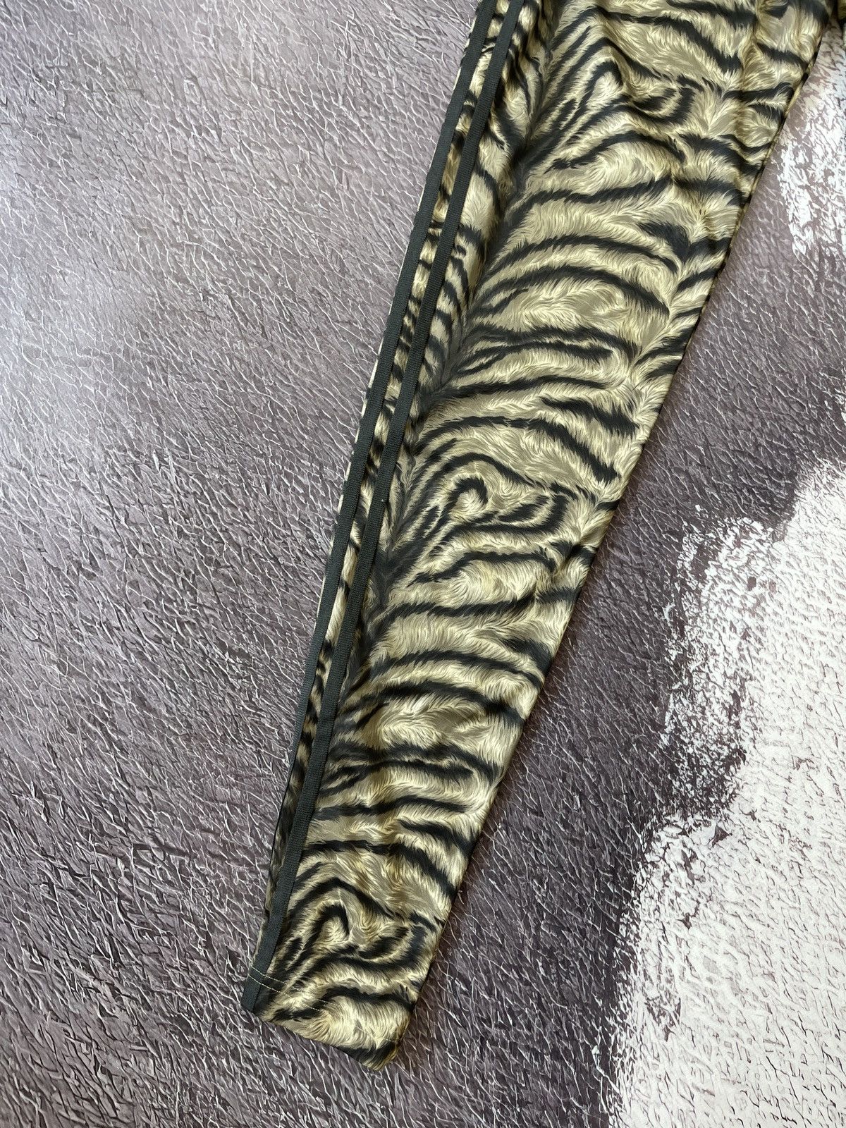 Adidas Jeremy Scott X Adidas Men's Animal Slash Print Pants Size S Size US 30 / EU 46 - 4 Thumbnail