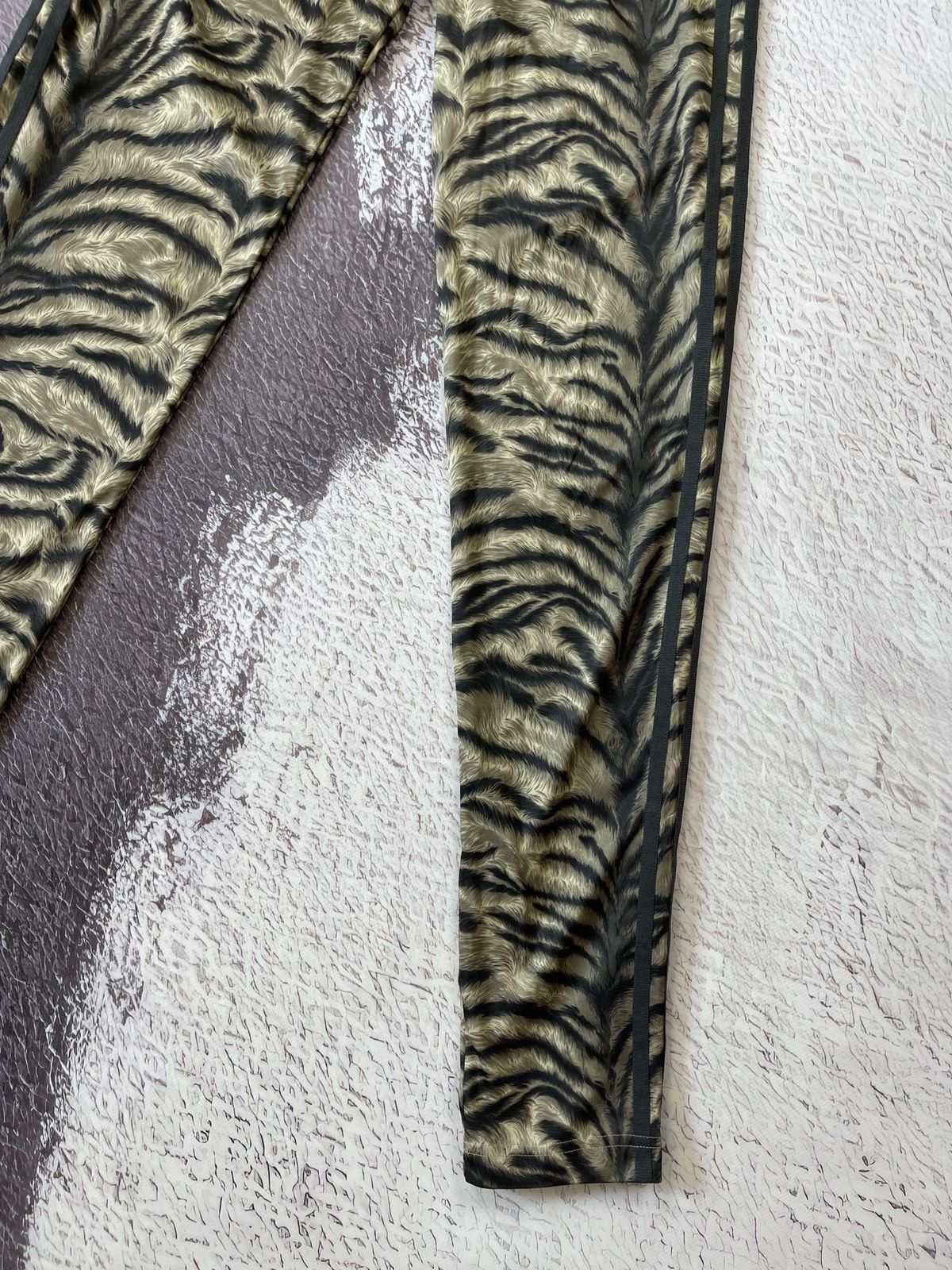 Adidas Jeremy Scott X Adidas Men's Animal Slash Print Pants Size S Size US 30 / EU 46 - 5 Thumbnail