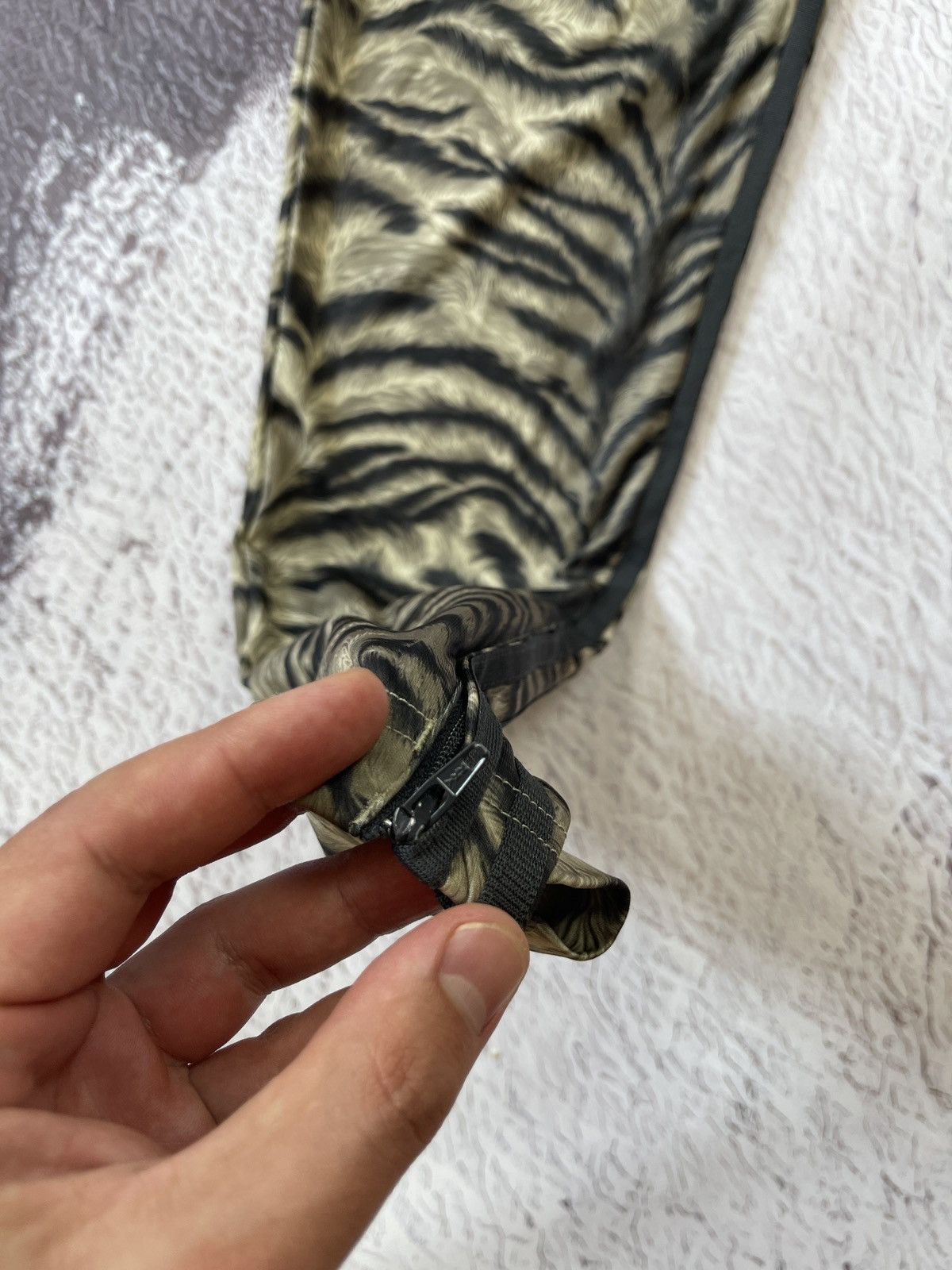 Adidas Jeremy Scott X Adidas Men's Animal Slash Print Pants Size S Size US 30 / EU 46 - 17 Thumbnail
