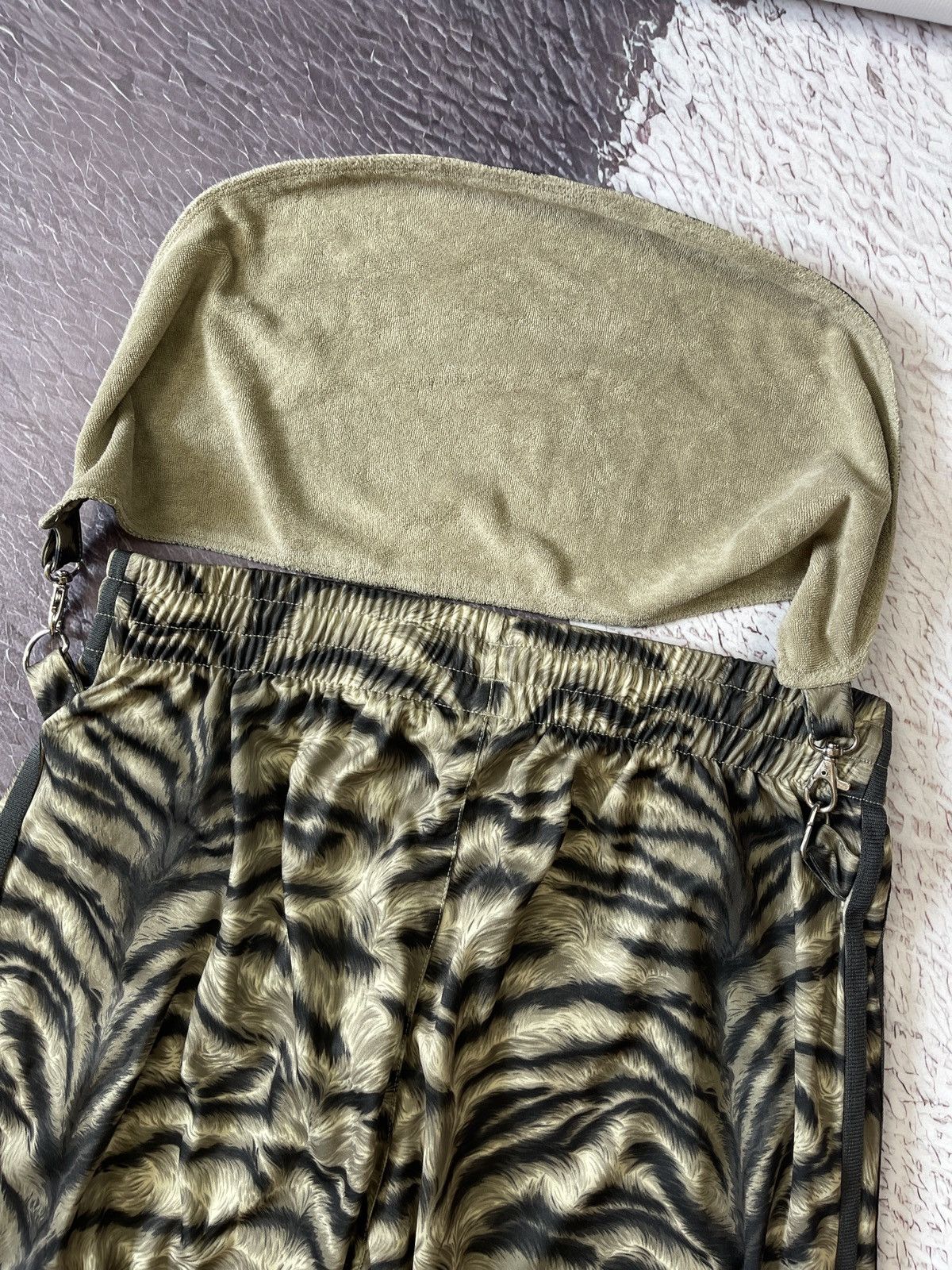 Adidas Jeremy Scott X Adidas Men's Animal Slash Print Pants Size S Size US 30 / EU 46 - 18 Thumbnail