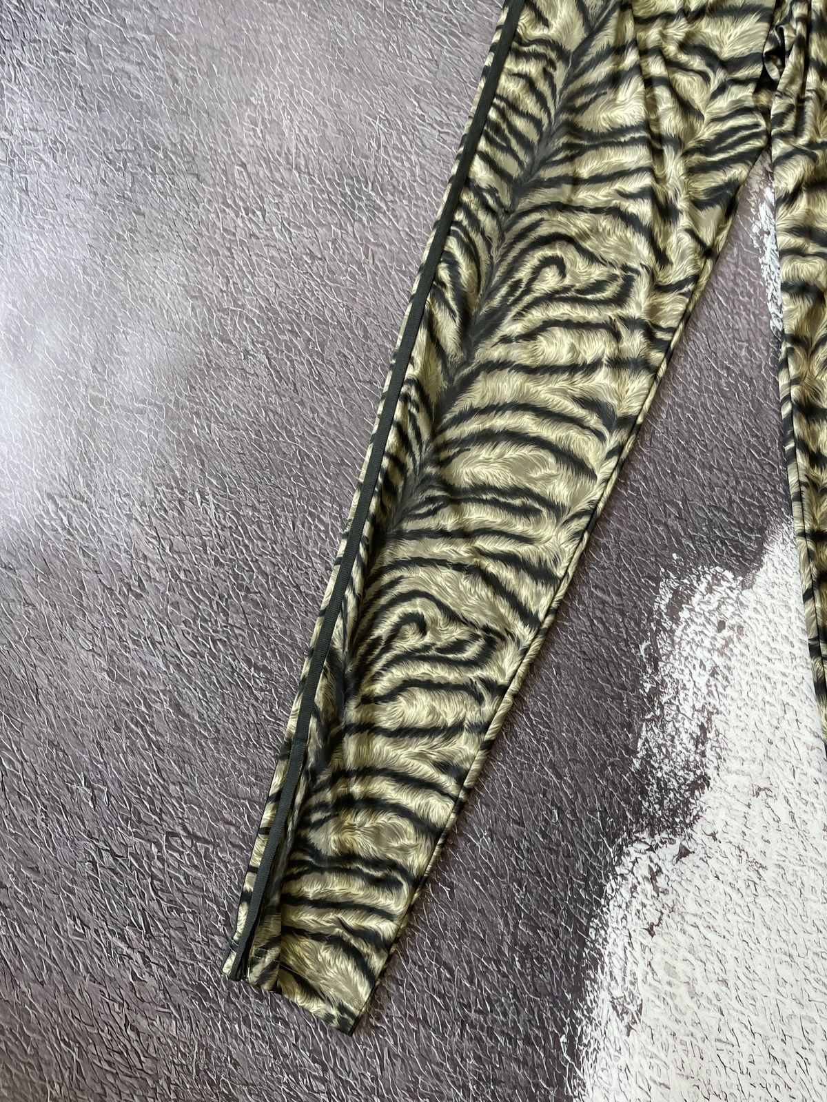 Adidas Jeremy Scott X Adidas Men's Animal Slash Print Pants Size S Size US 30 / EU 46 - 15 Thumbnail
