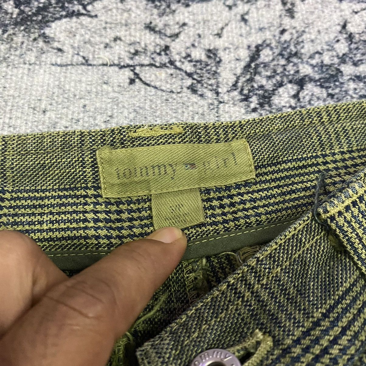 Tommy Hilfiger × Vintage Vintage Tommy Checkered Plaid Tartan Flare Cargo Pants Size 25" / US 0 / IT 36 - 9 Thumbnail