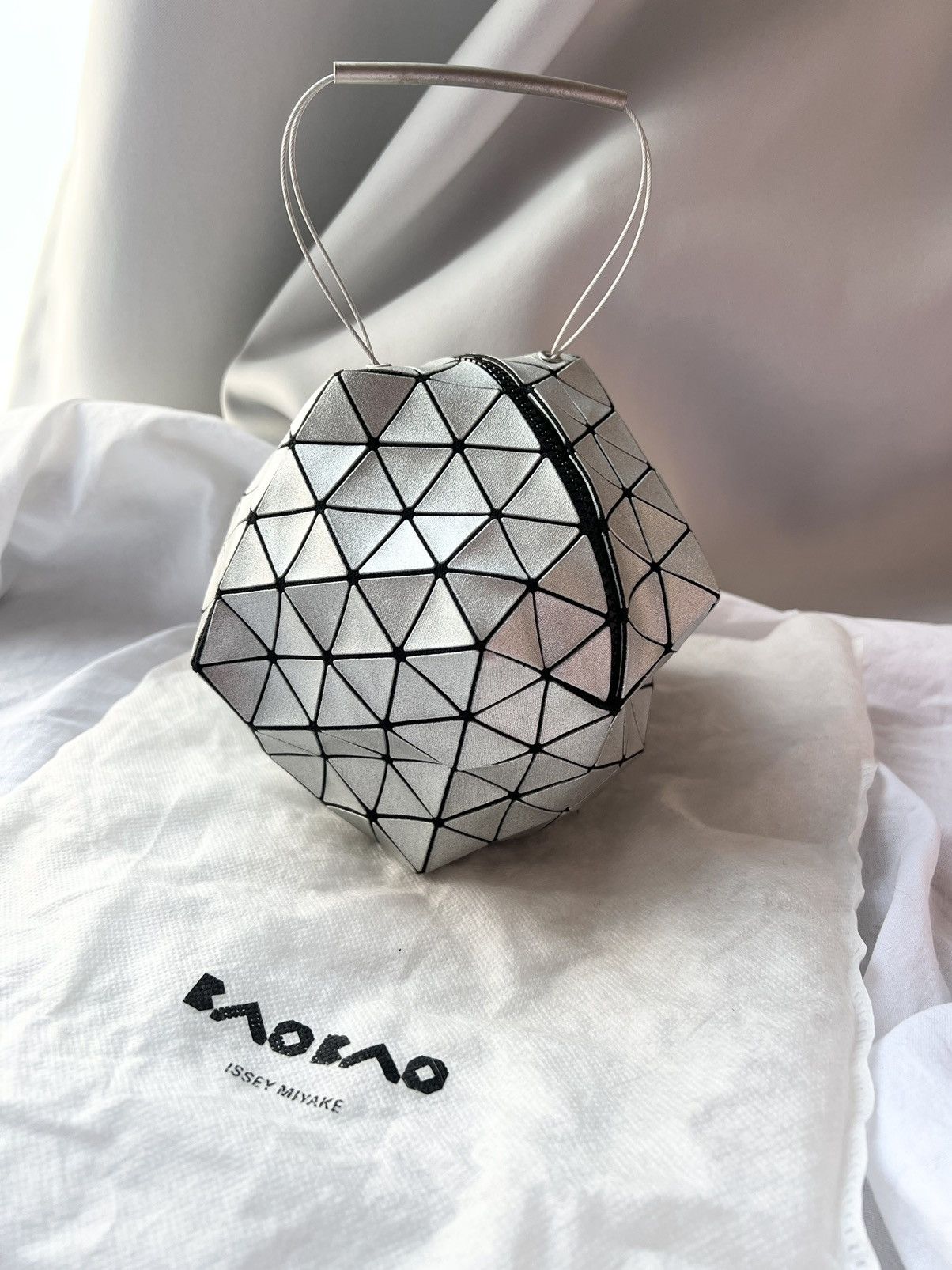 Issey Miyake × Issey Miyake Bao Bao × Japanese Brand 🔥 Rare!!! Bao Bao Issey Miyake Ball shape bag Size ONE SIZE - 1 Thumbnail