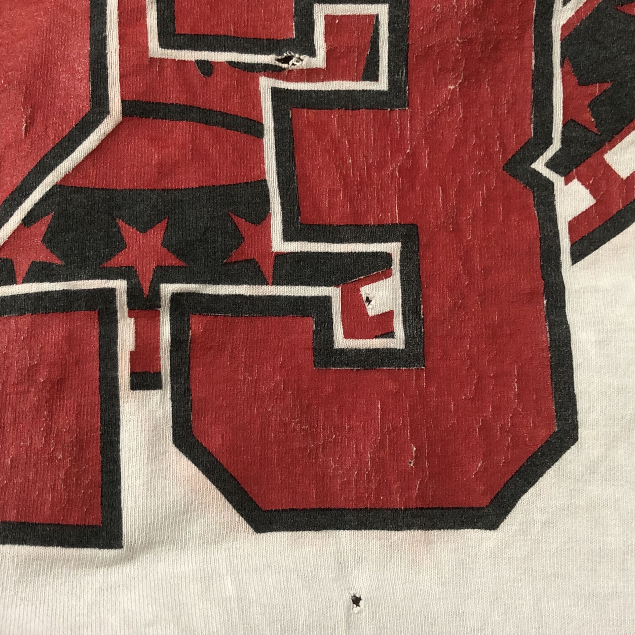 NBA Vintage Very Rare Distressed Chicago Bulls Jordan Tshirt Size US XL / EU 56 / 4 - 9 Thumbnail