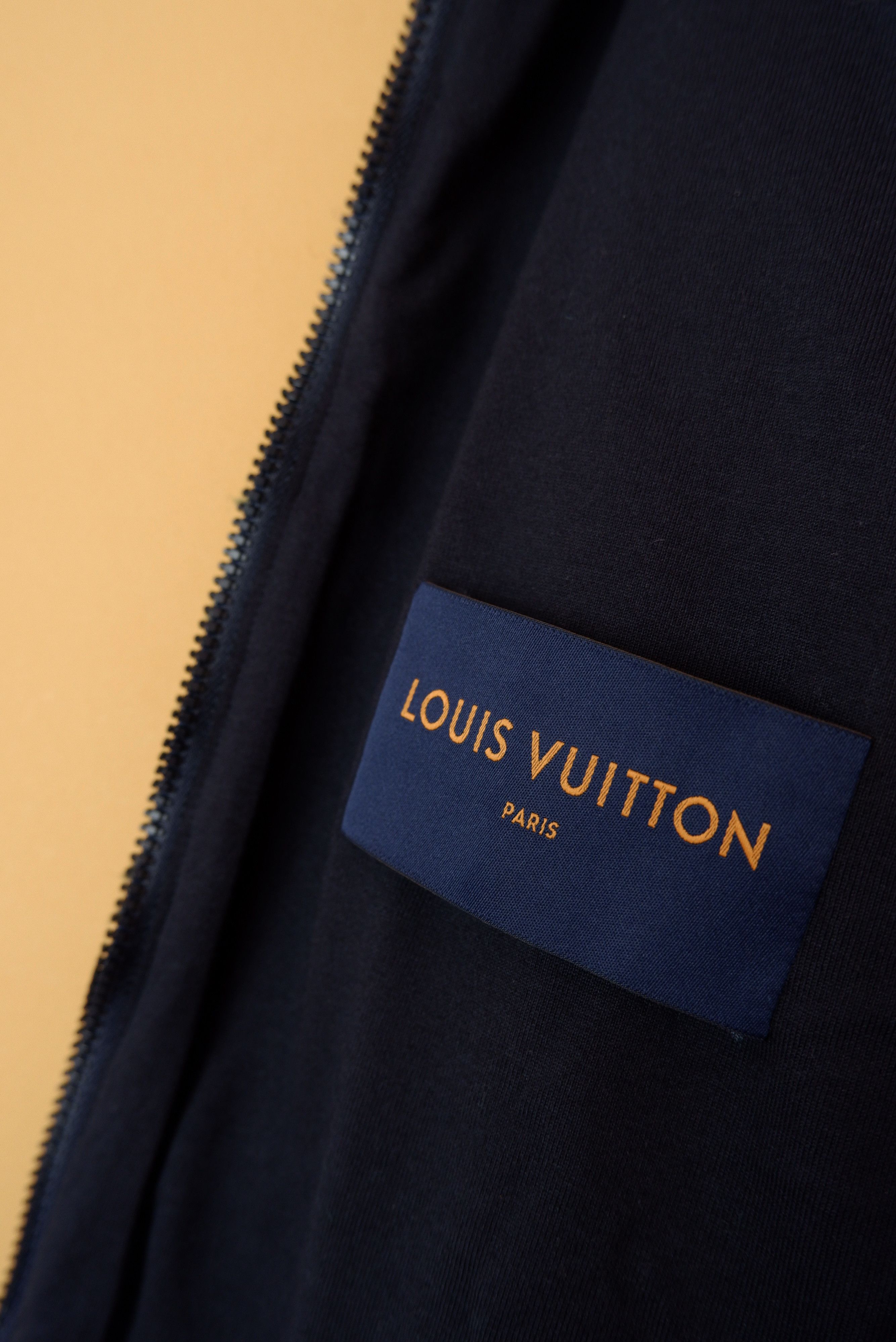 Louis Vuitton Last drop! Louis Vuitton camo monogram fleece jacket Size US L / EU 52-54 / 3 - 6 Thumbnail