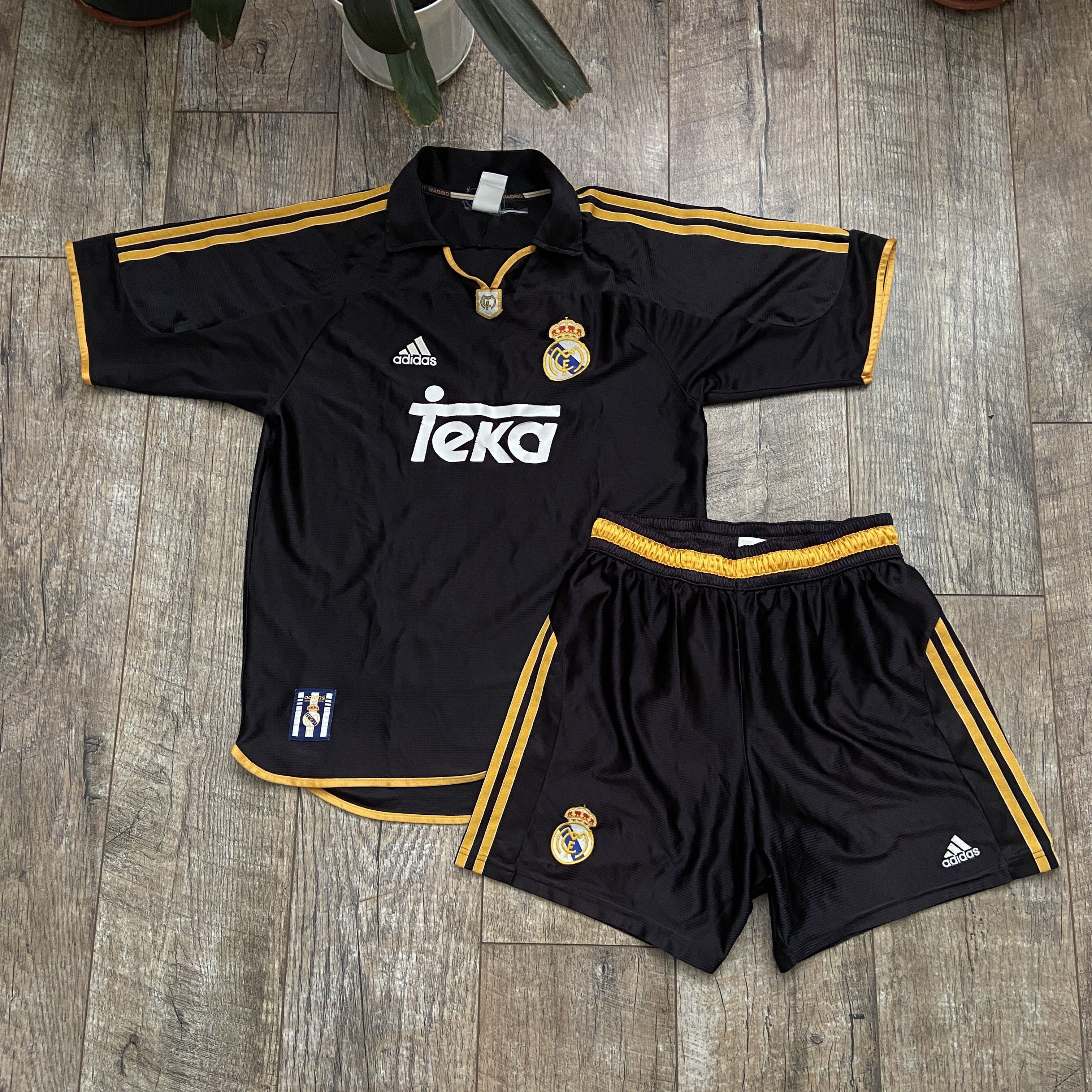 Adidas 1999/00 Adidas Real Madrid Third Full Set Size US L / EU 52-54 / 3 - 1 Thumbnail