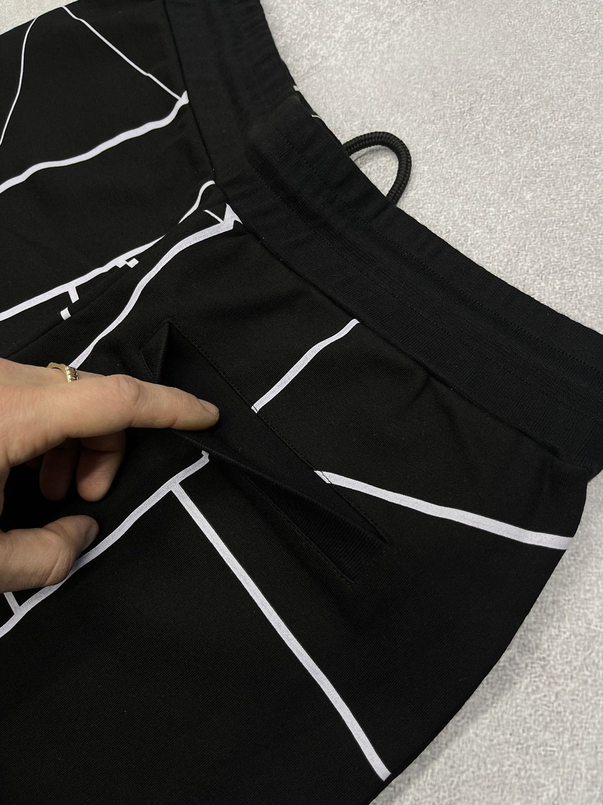 Alexander McQueen Mens Alexander McQueen Black Shorts Print Size US 30 / EU 46 - 5 Thumbnail