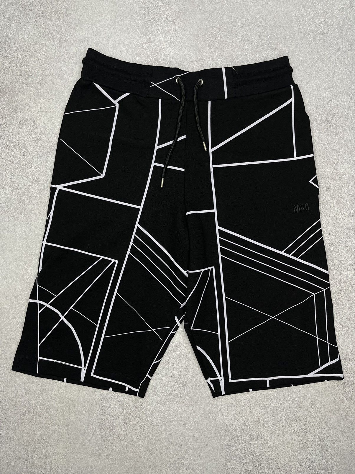 Alexander McQueen Mens Alexander McQueen Black Shorts Print Size US 30 / EU 46 - 2 Thumbnail