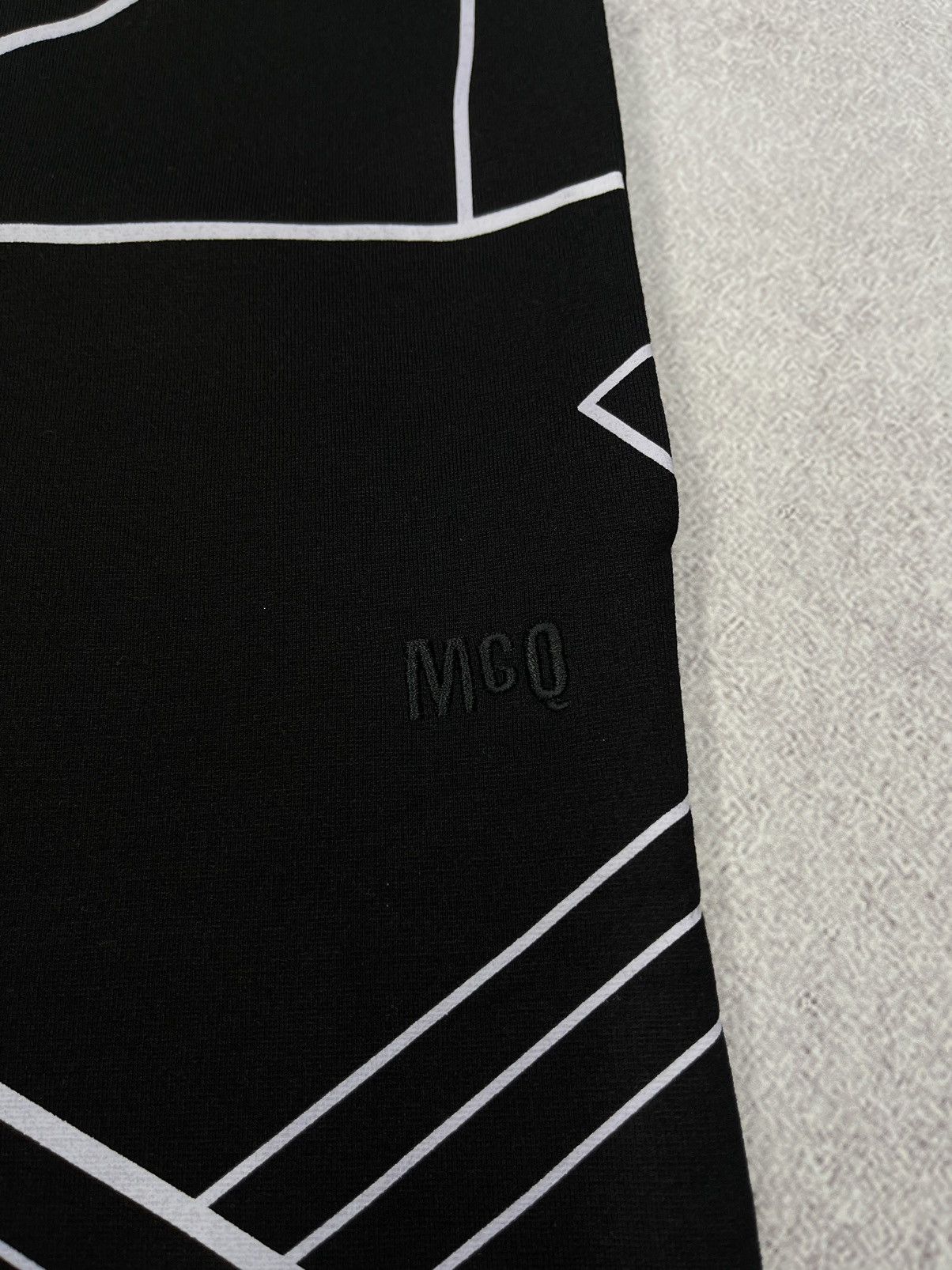 Alexander McQueen Mens Alexander McQueen Black Shorts Print Size US 30 / EU 46 - 3 Thumbnail