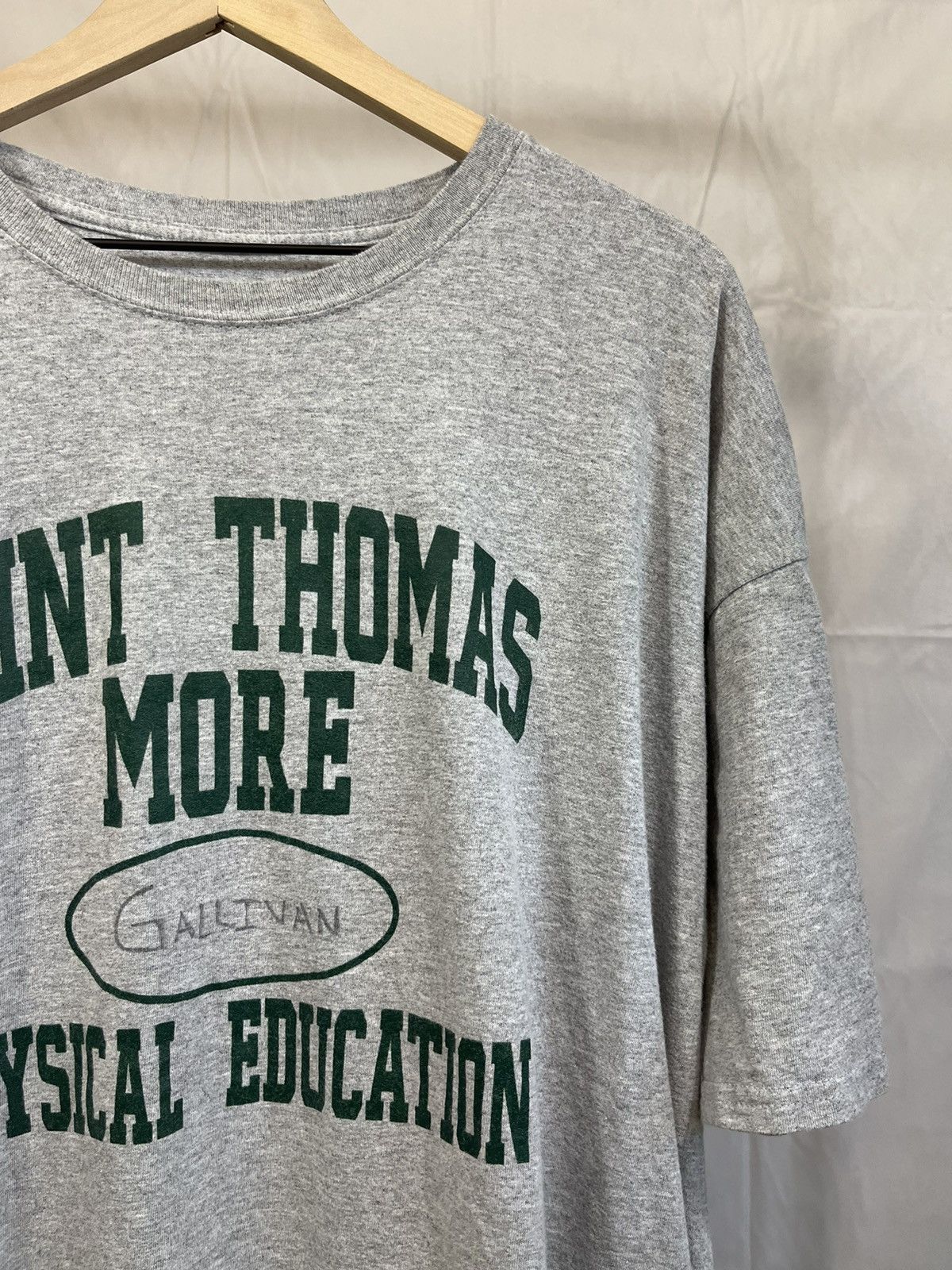 Vintage Vintage Oversized Y2K Phys Ed School Tee Size US XXL / EU 58 / 5 - 2 Thumbnail