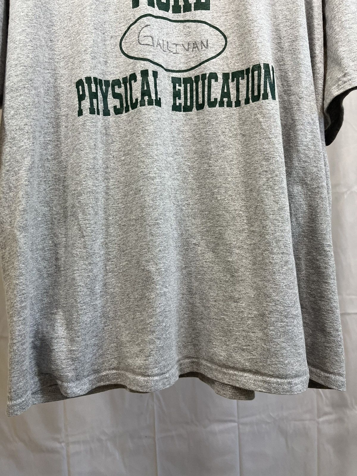 Vintage Vintage Oversized Y2K Phys Ed School Tee Size US XXL / EU 58 / 5 - 7 Thumbnail