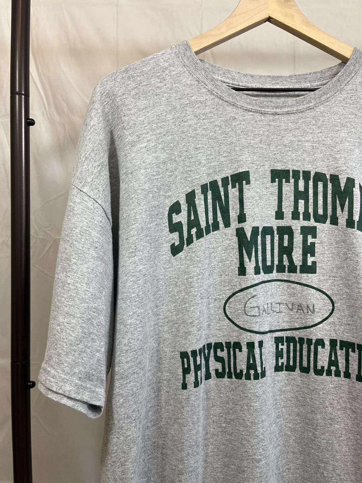 Vintage Vintage Oversized Y2K Phys Ed School Tee Size US XXL / EU 58 / 5 - 6 Thumbnail