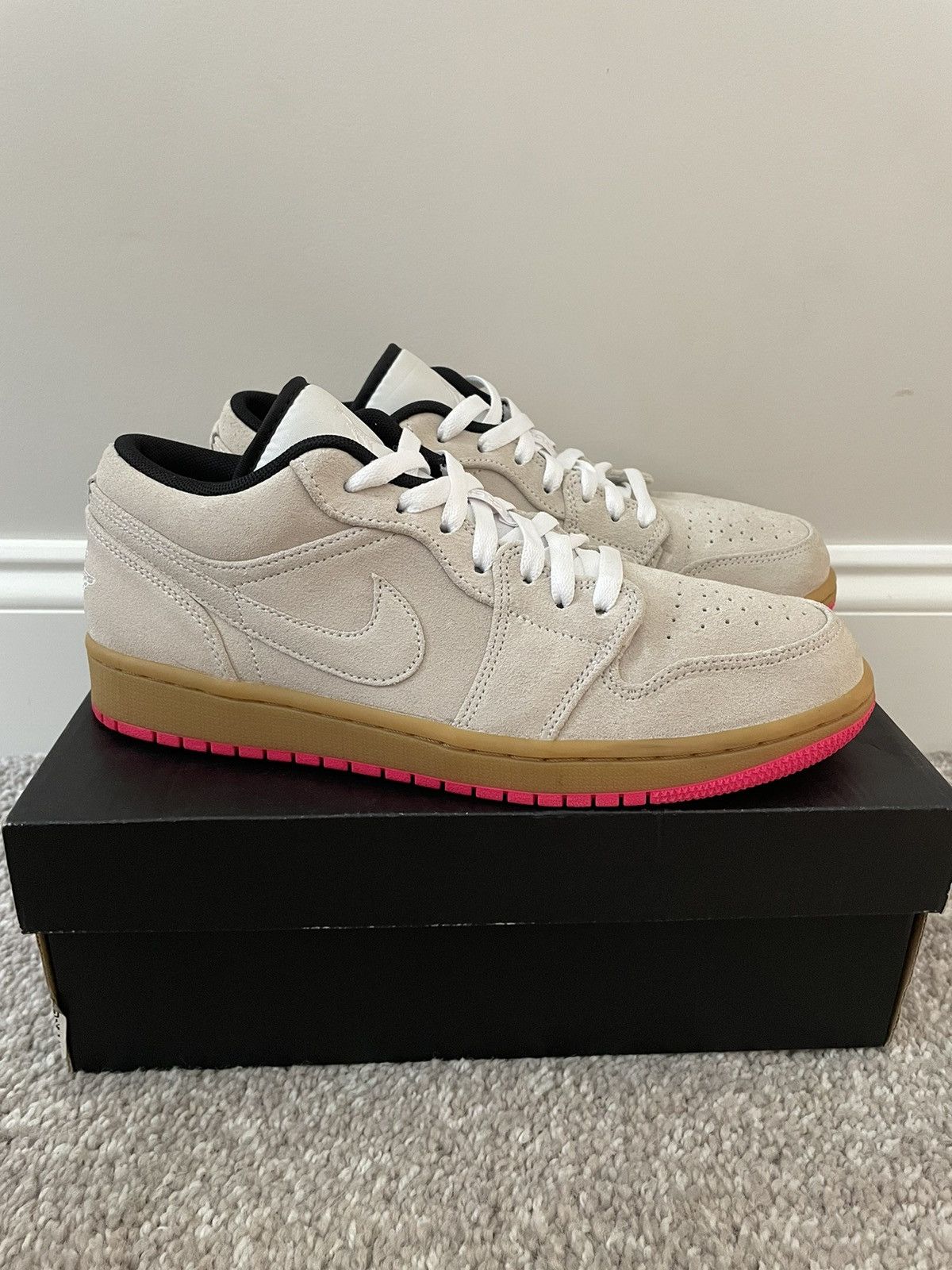 Jordan 1 Low White Gum Hyper Pink Footwear