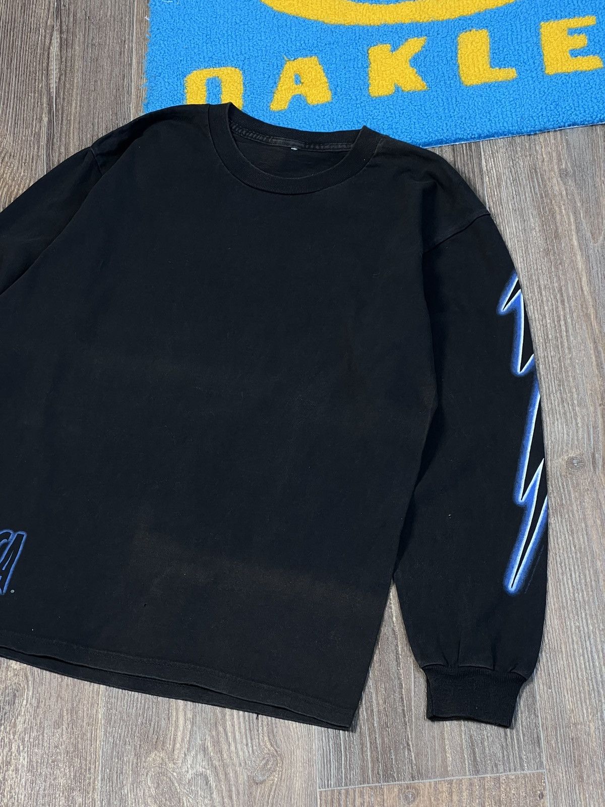 Band Tees Vintage 2000 Metallica lightning ⚡️ logo rare long sleeve Size US M / EU 48-50 / 2 - 3 Thumbnail