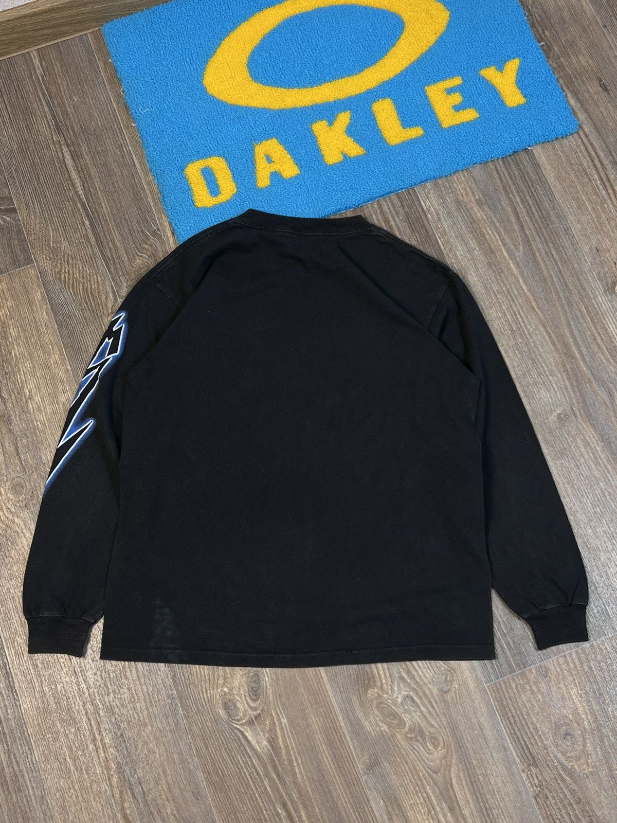 Band Tees Vintage 2000 Metallica lightning ⚡️ logo rare long sleeve Size US M / EU 48-50 / 2 - 7 Thumbnail