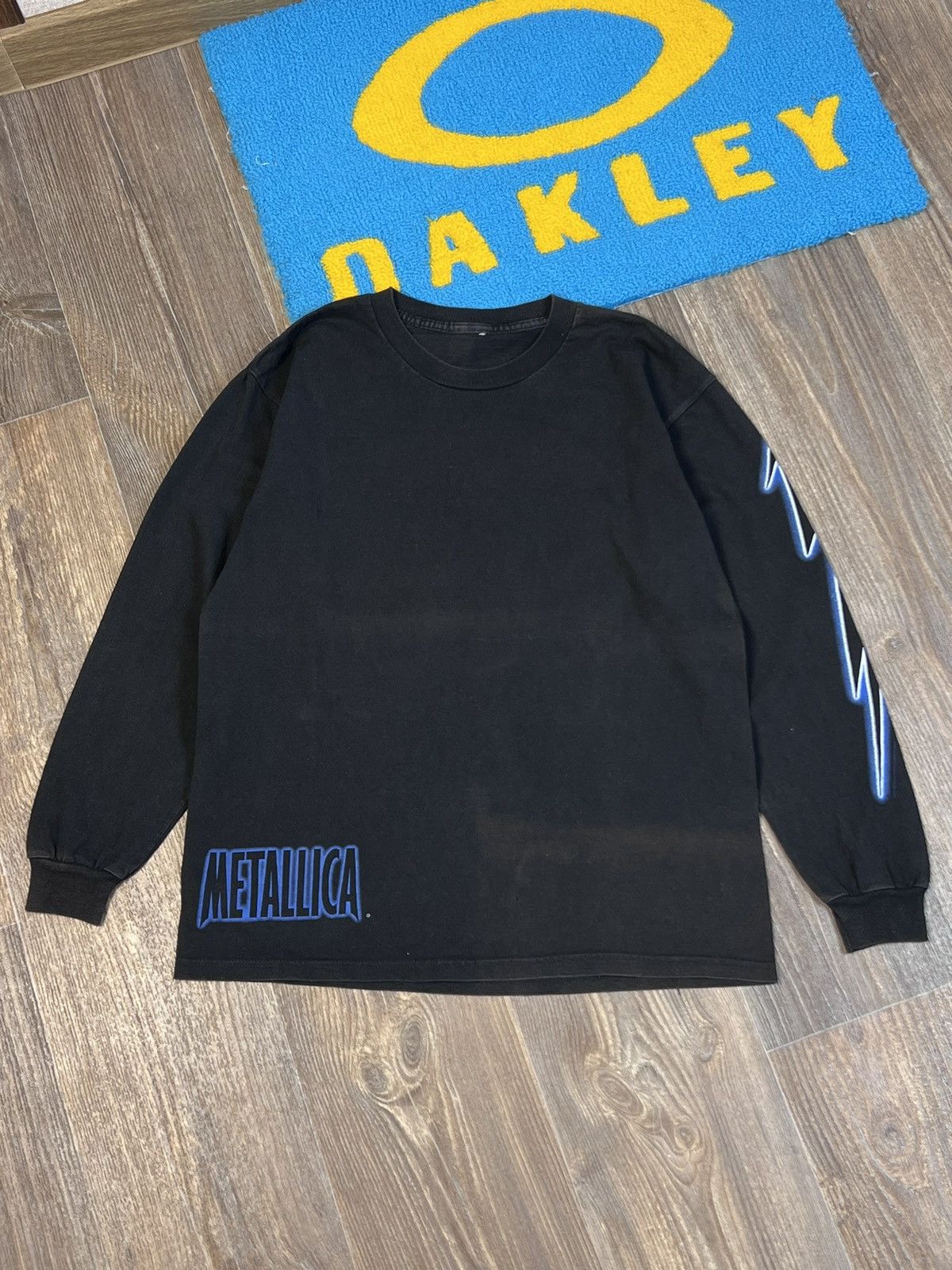 Band Tees Vintage 2000 Metallica lightning ⚡️ logo rare long sleeve Size US M / EU 48-50 / 2 - 2 Thumbnail