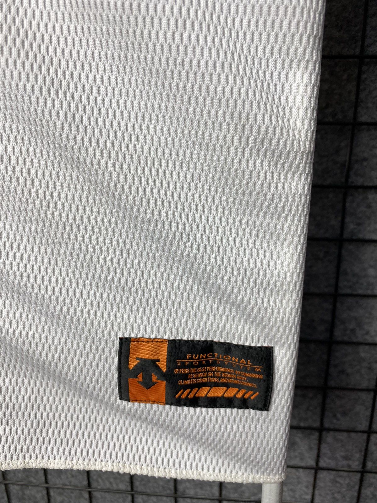 Descente Descente Functional Sportsystem Baseball Jersey TShirt SizeL Size US L / EU 52-54 / 3 - 4 Thumbnail