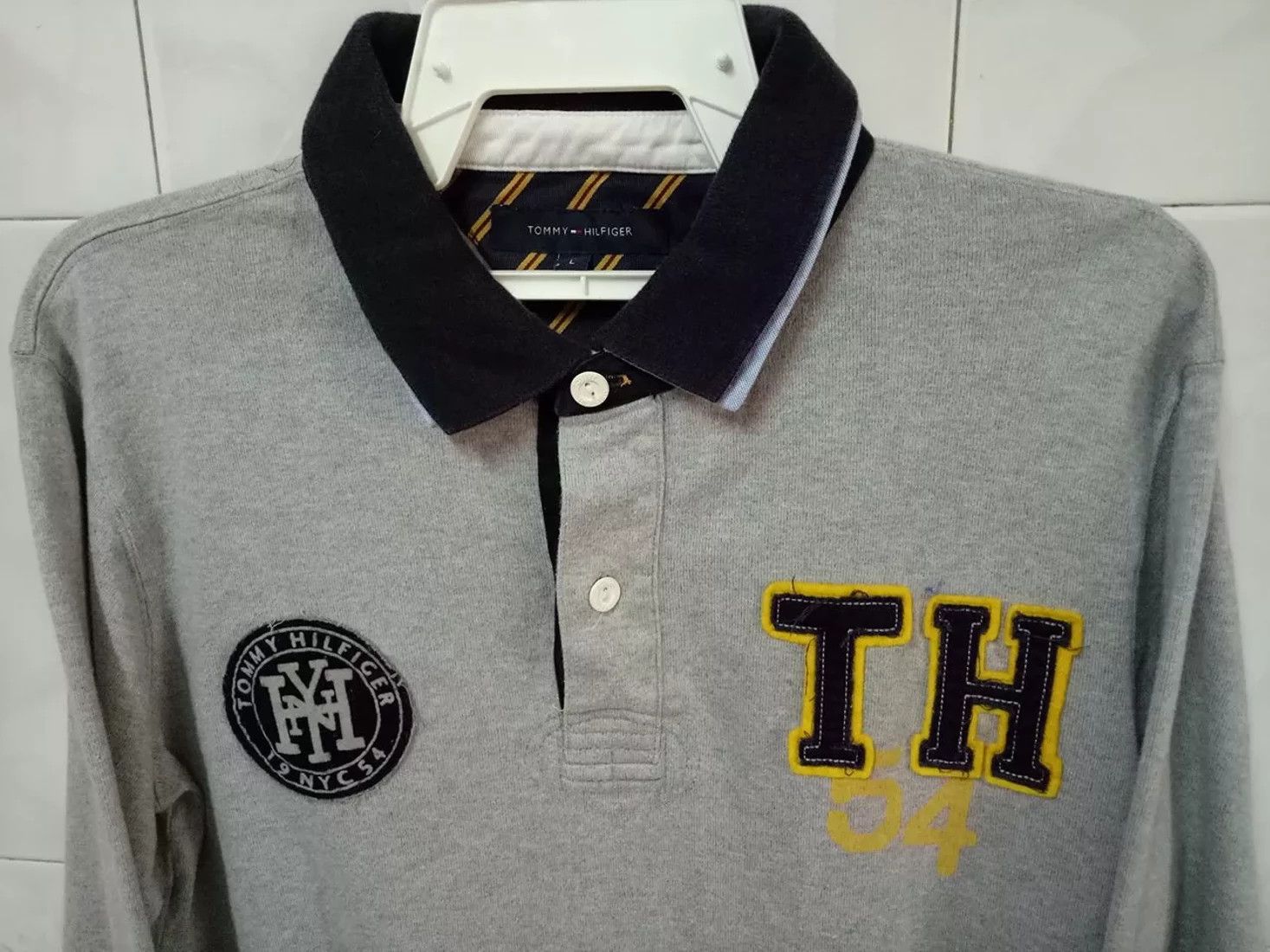 Tommy Hilfiger TOMMY HILFIGER Longsleeve big logo streetwear polo shirt Size US L / EU 52-54 / 3 - 3 Thumbnail