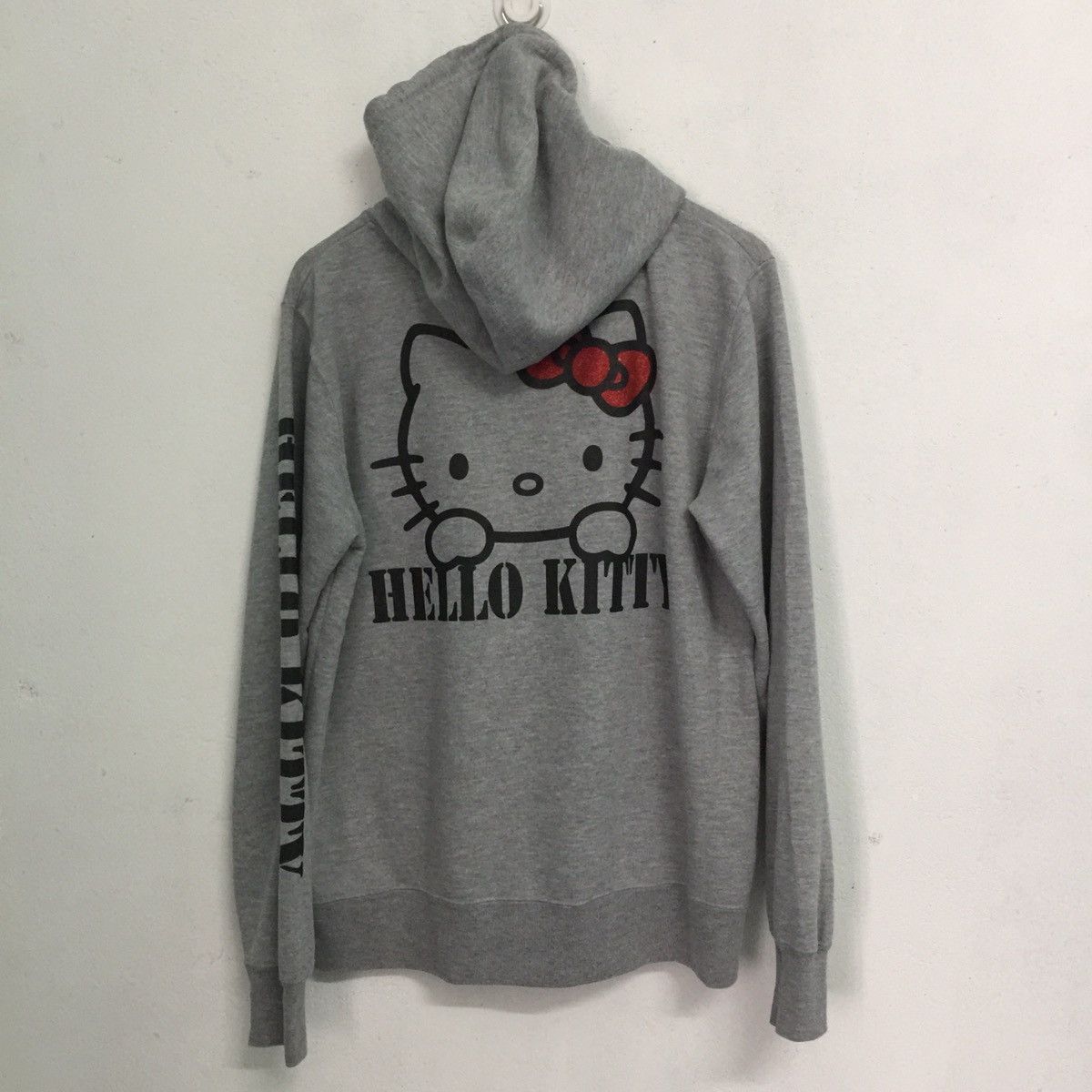 Cartoon Network Hello Kitty Big Image Sweatshirt hoodie copyrights Size M-S Size US S / EU 44-46 / 1 - 1 Thumbnail