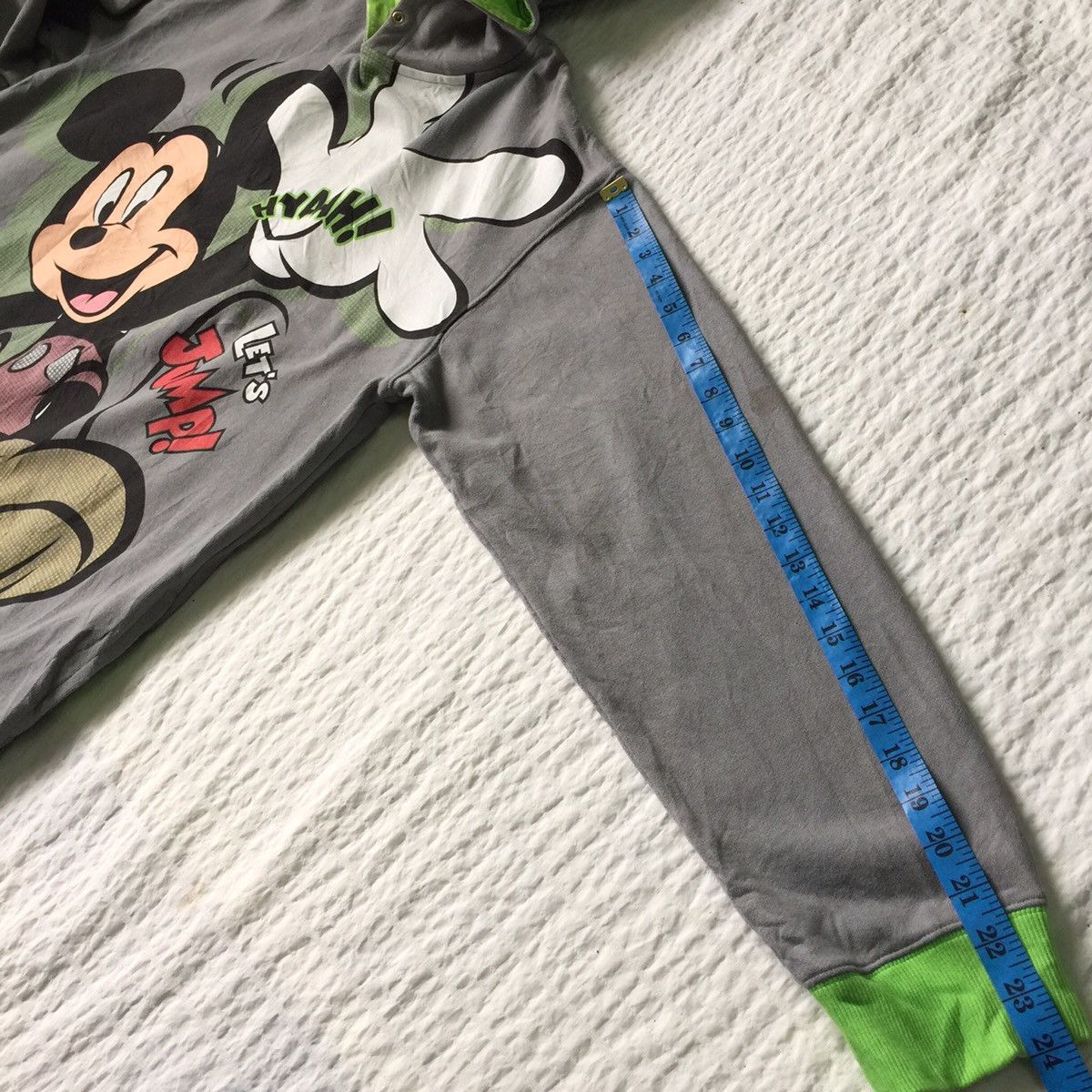 Disney Rare Full Big Mickey mouse tokyo Disney Sweatshirt hoodie Size US L / EU 52-54 / 3 - 17 Thumbnail