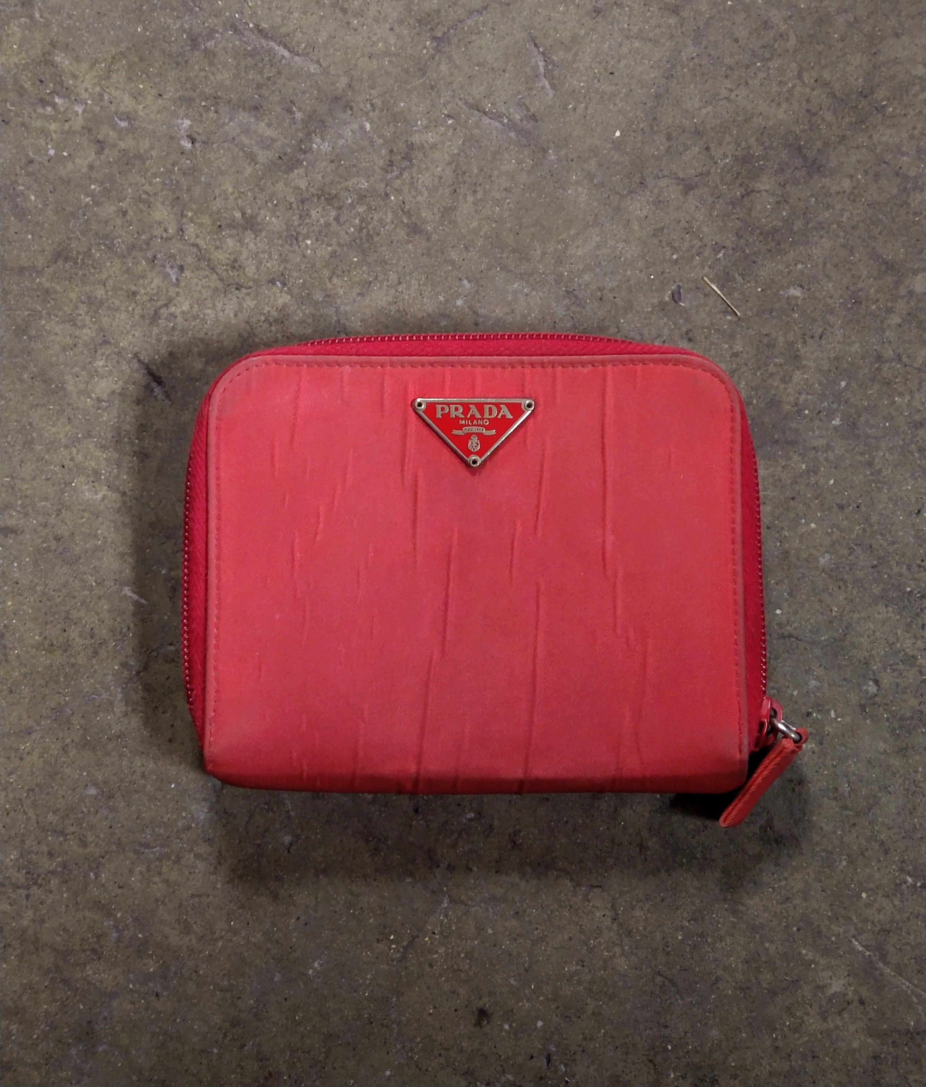 プラダZIPウォレット Prada Zip Wallet Red Nylon Coin Pouch Bifold Cardholder